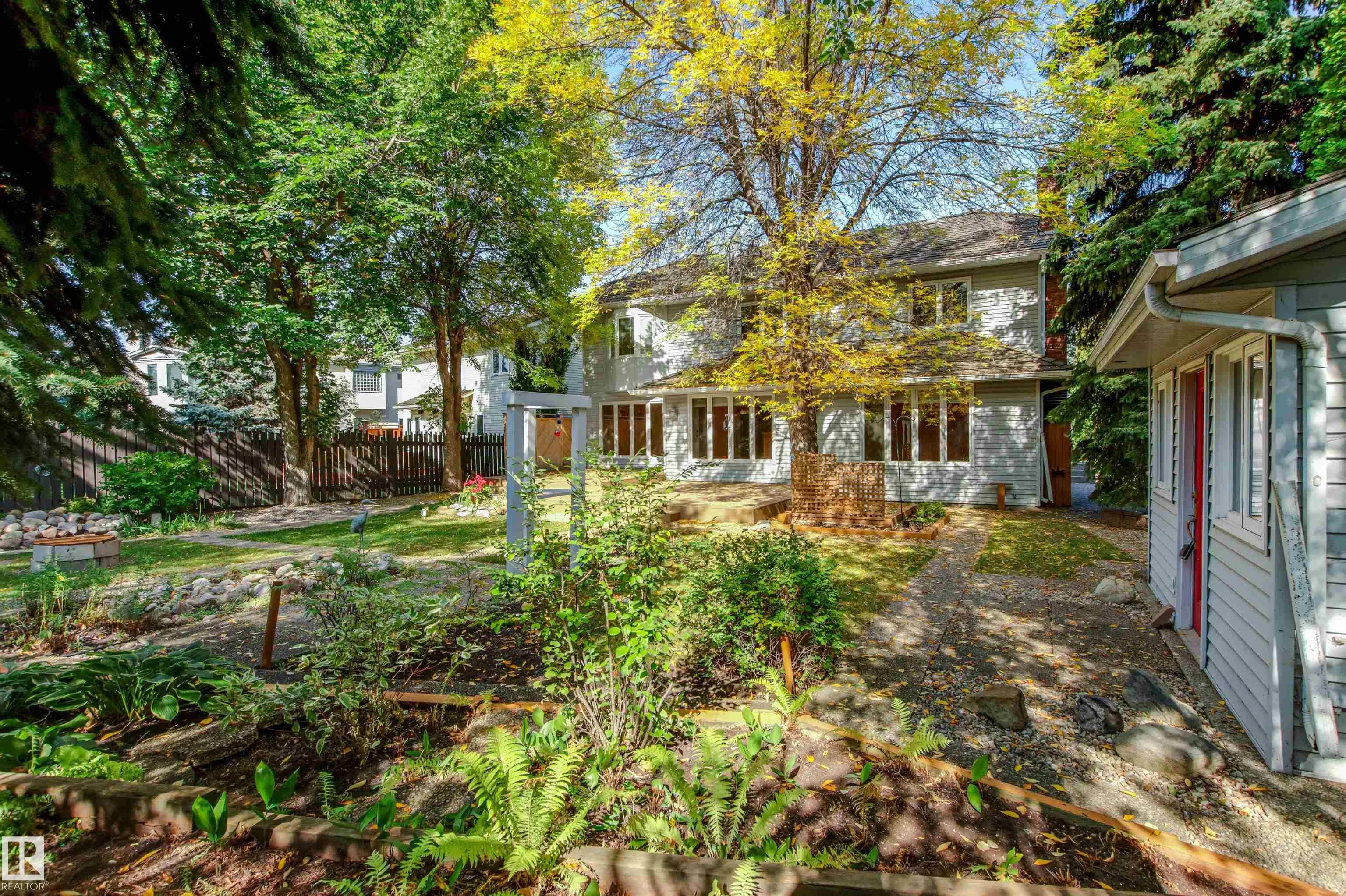 453 ROONEY Crescent