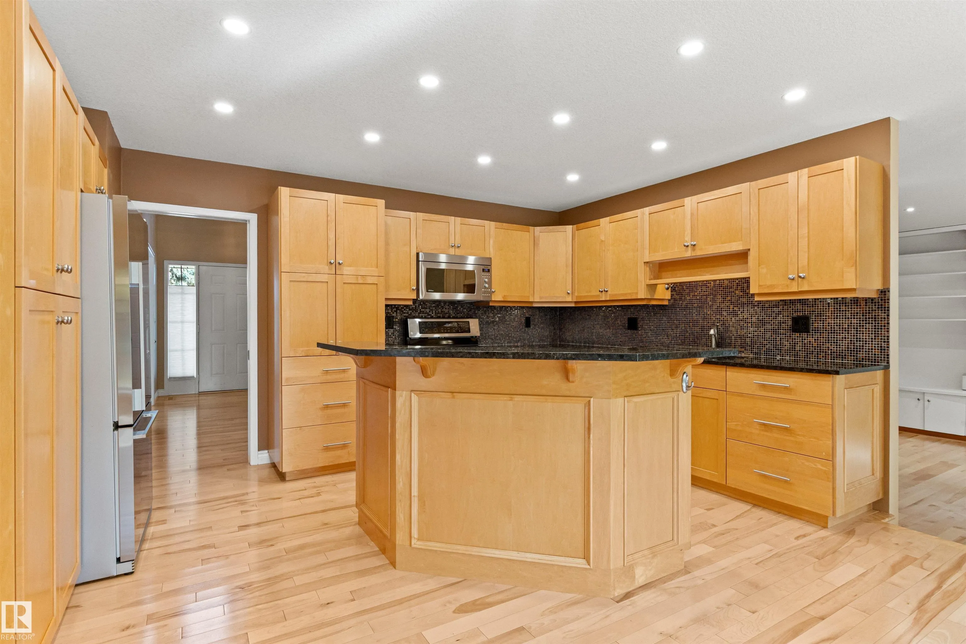 453 ROONEY Crescent