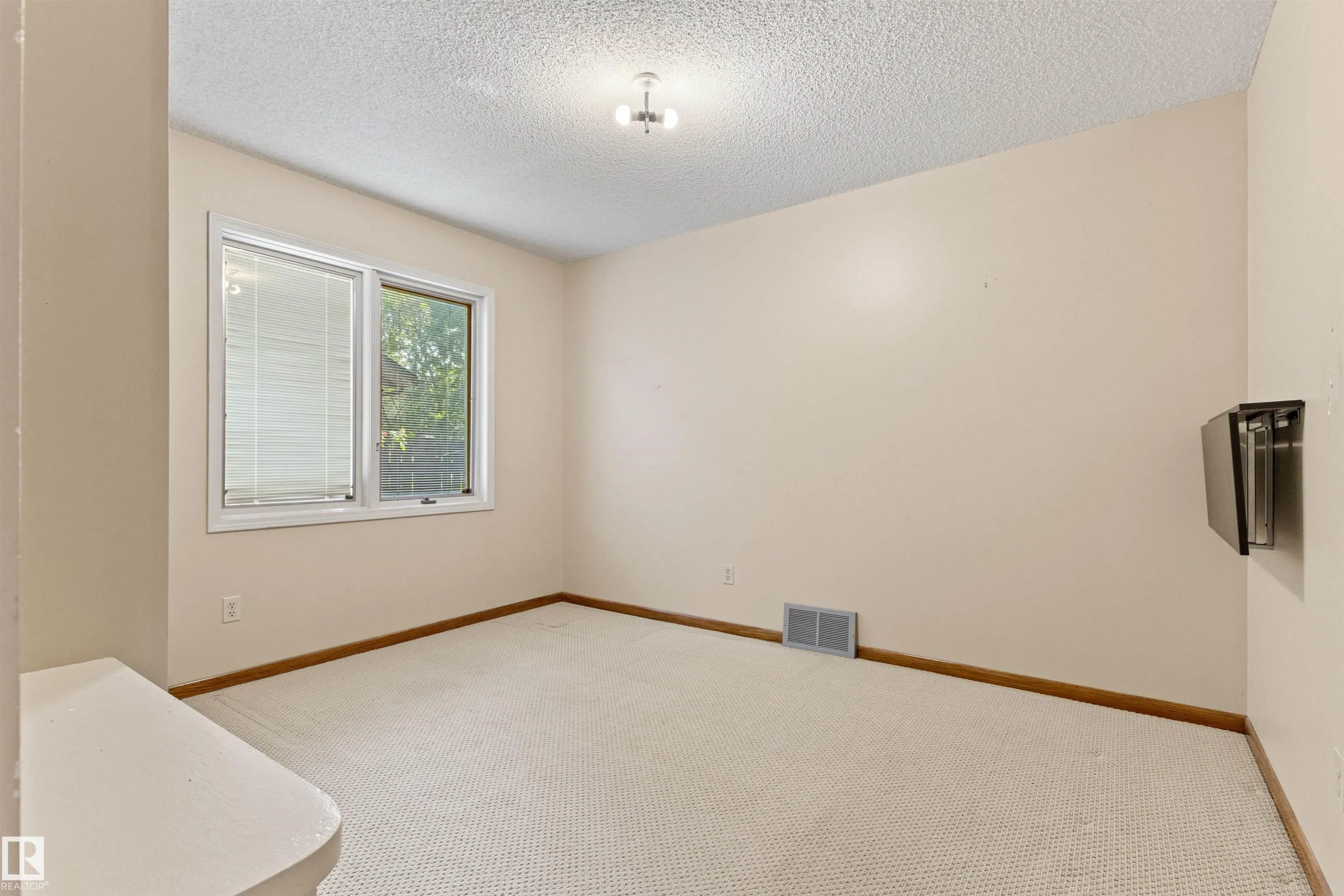 453 ROONEY Crescent