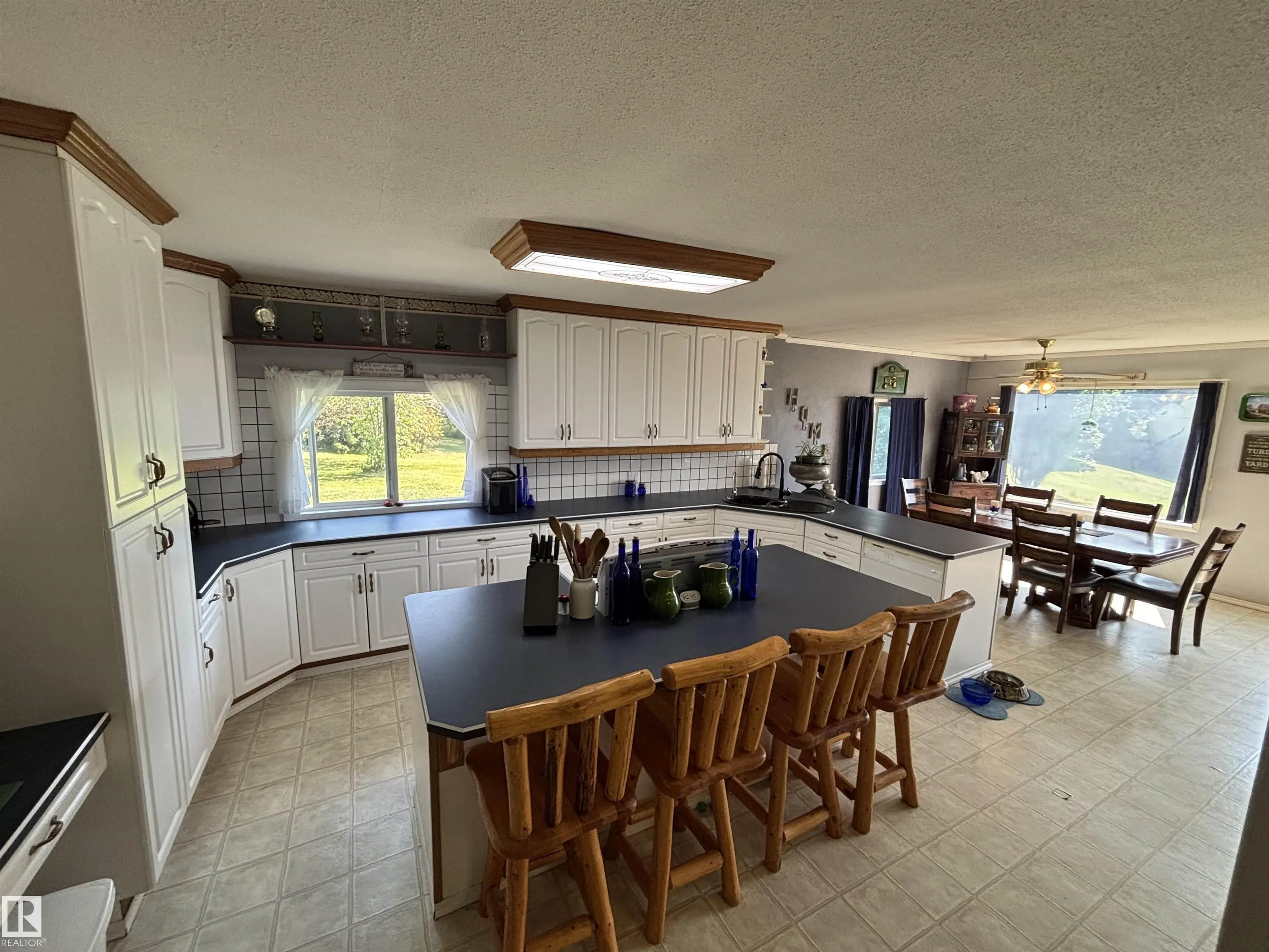 6209 HWY 633