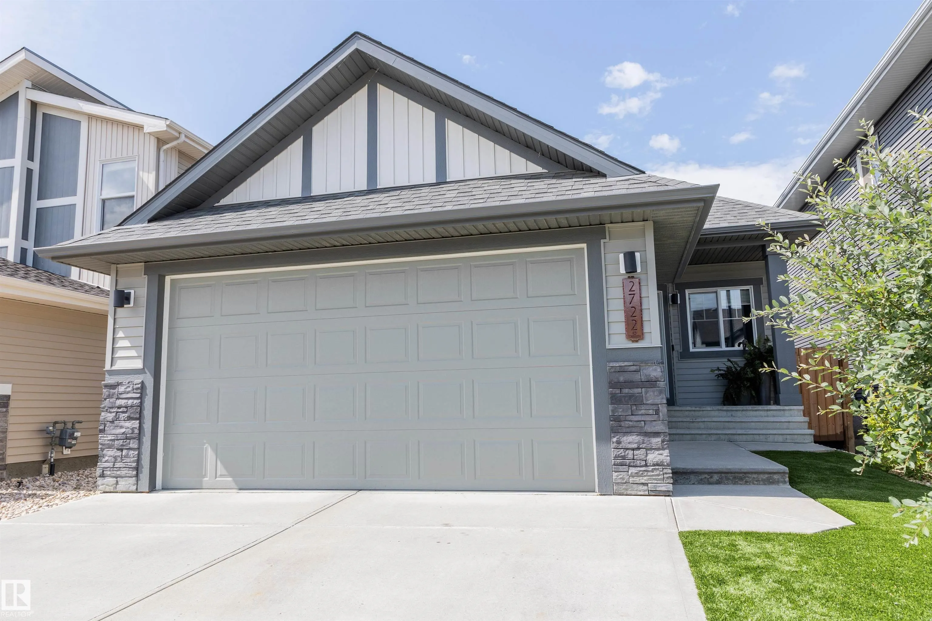 2722 COLLINS Crescent