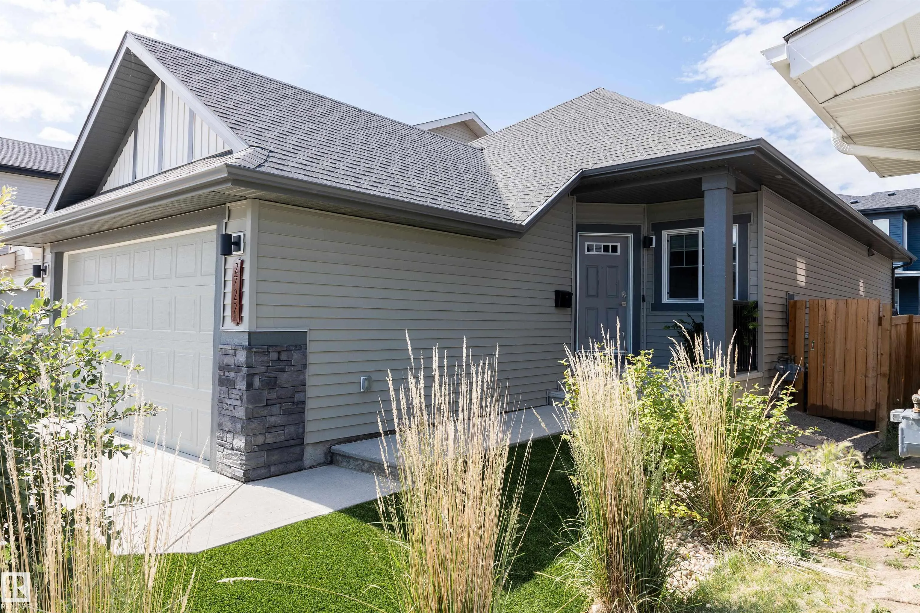 2722 COLLINS Crescent
