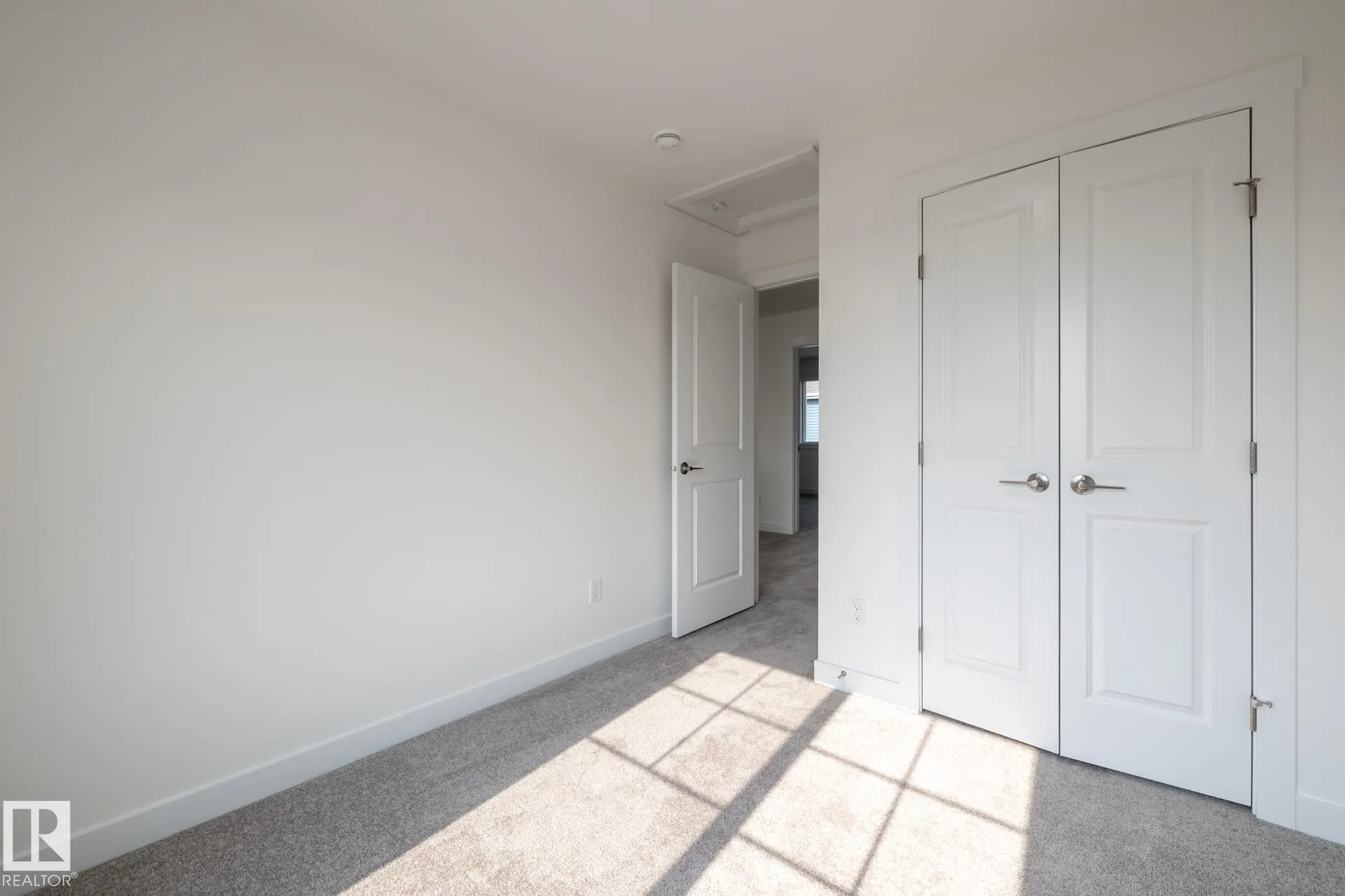 4709 HAWTHORN Lane
