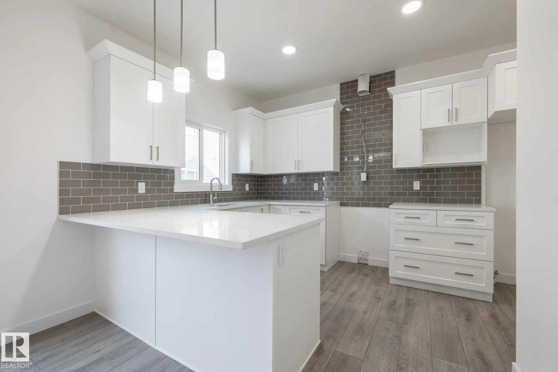 4709 HAWTHORN Lane