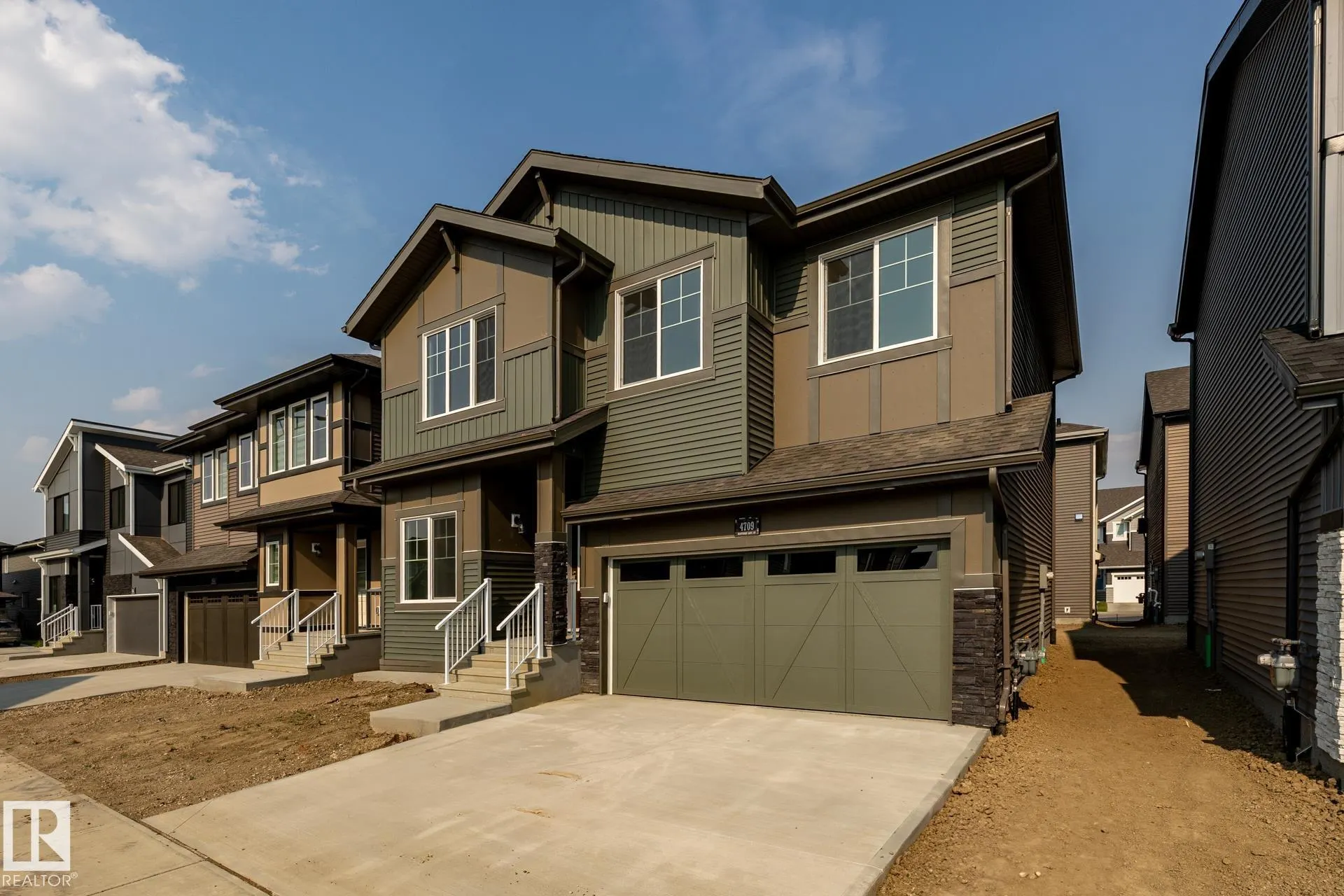 4709 HAWTHORN Lane