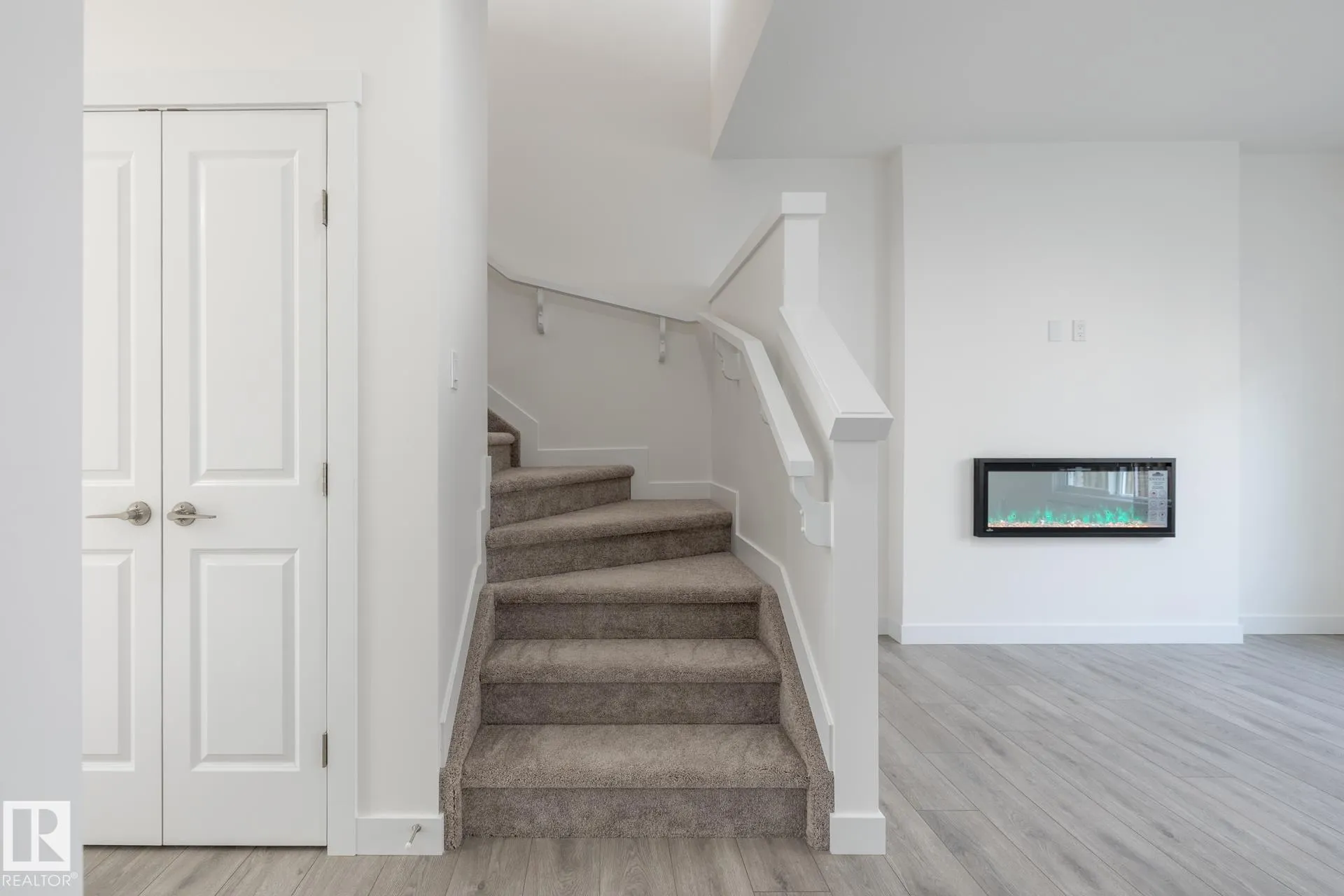 4709 HAWTHORN Lane