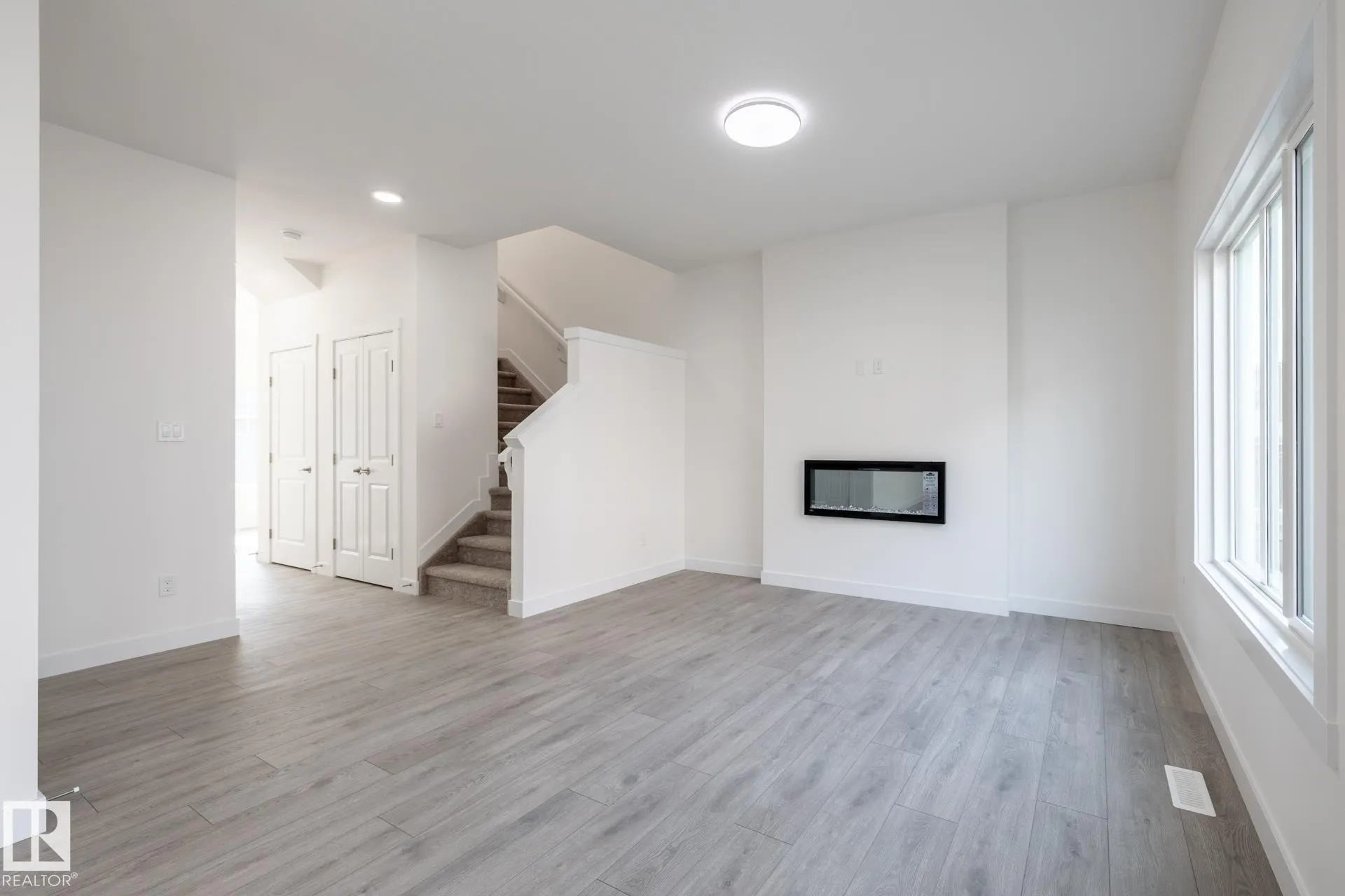 4709 HAWTHORN Lane