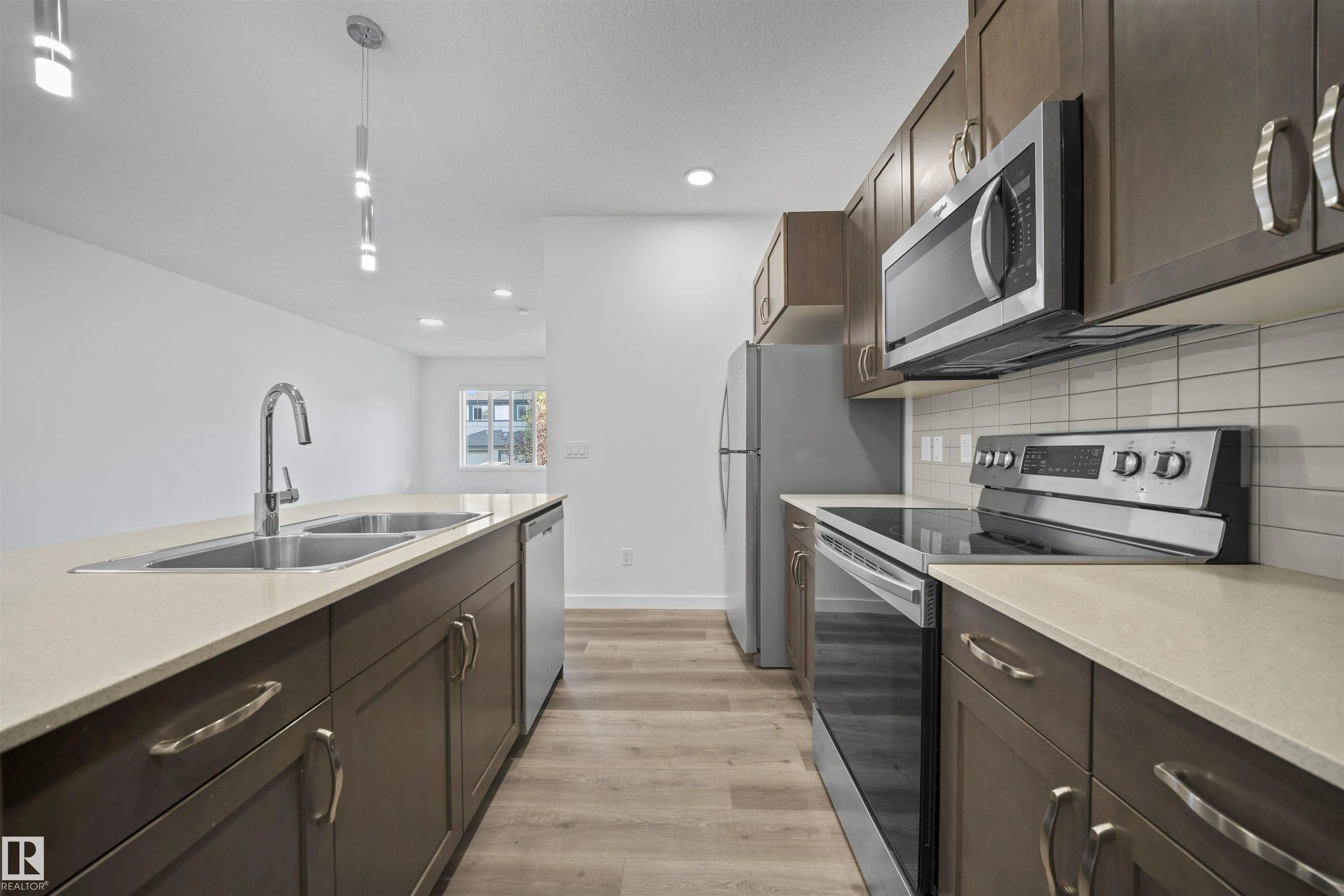 1512 26 Avenue