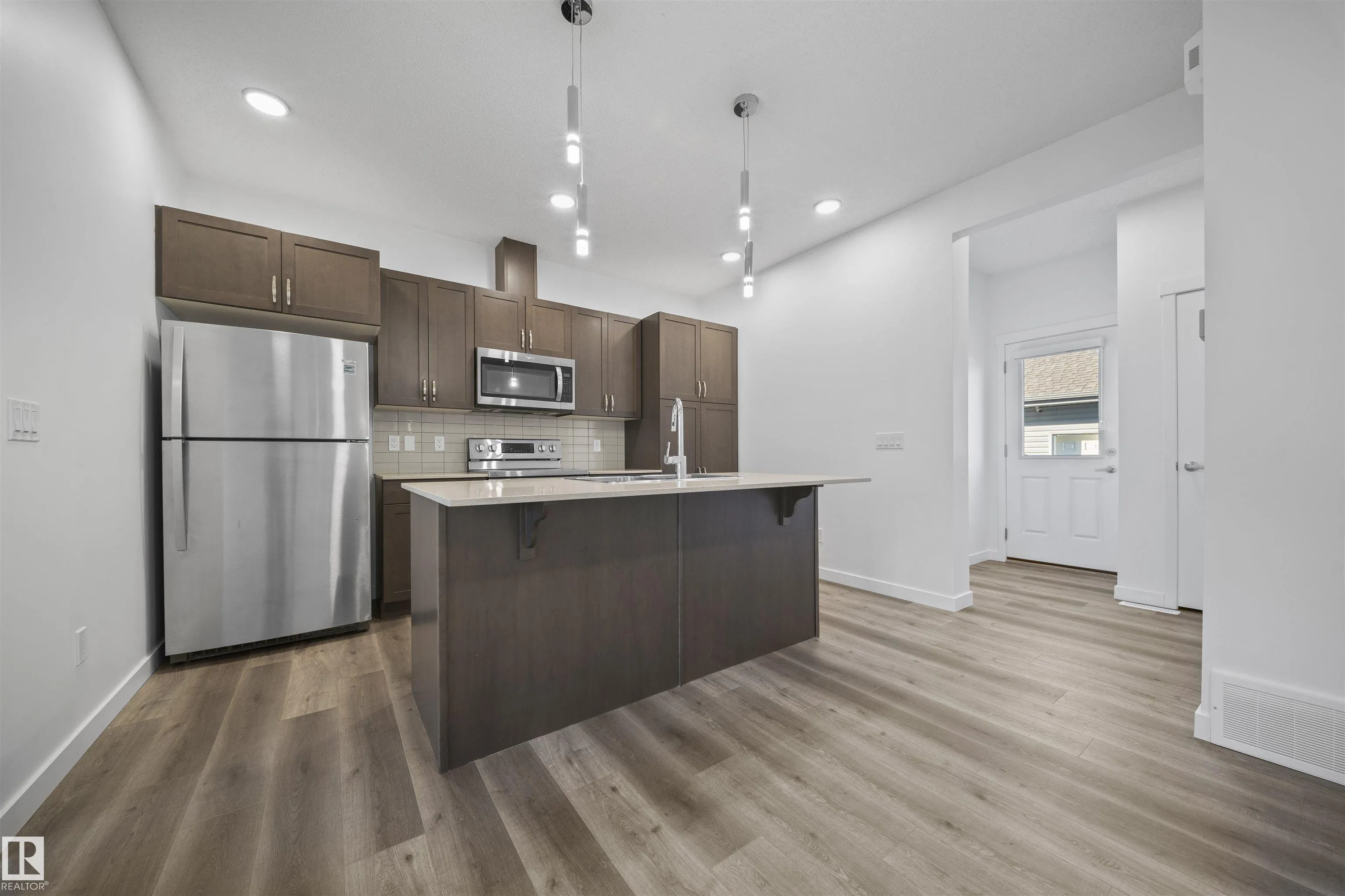 1512 26 Avenue