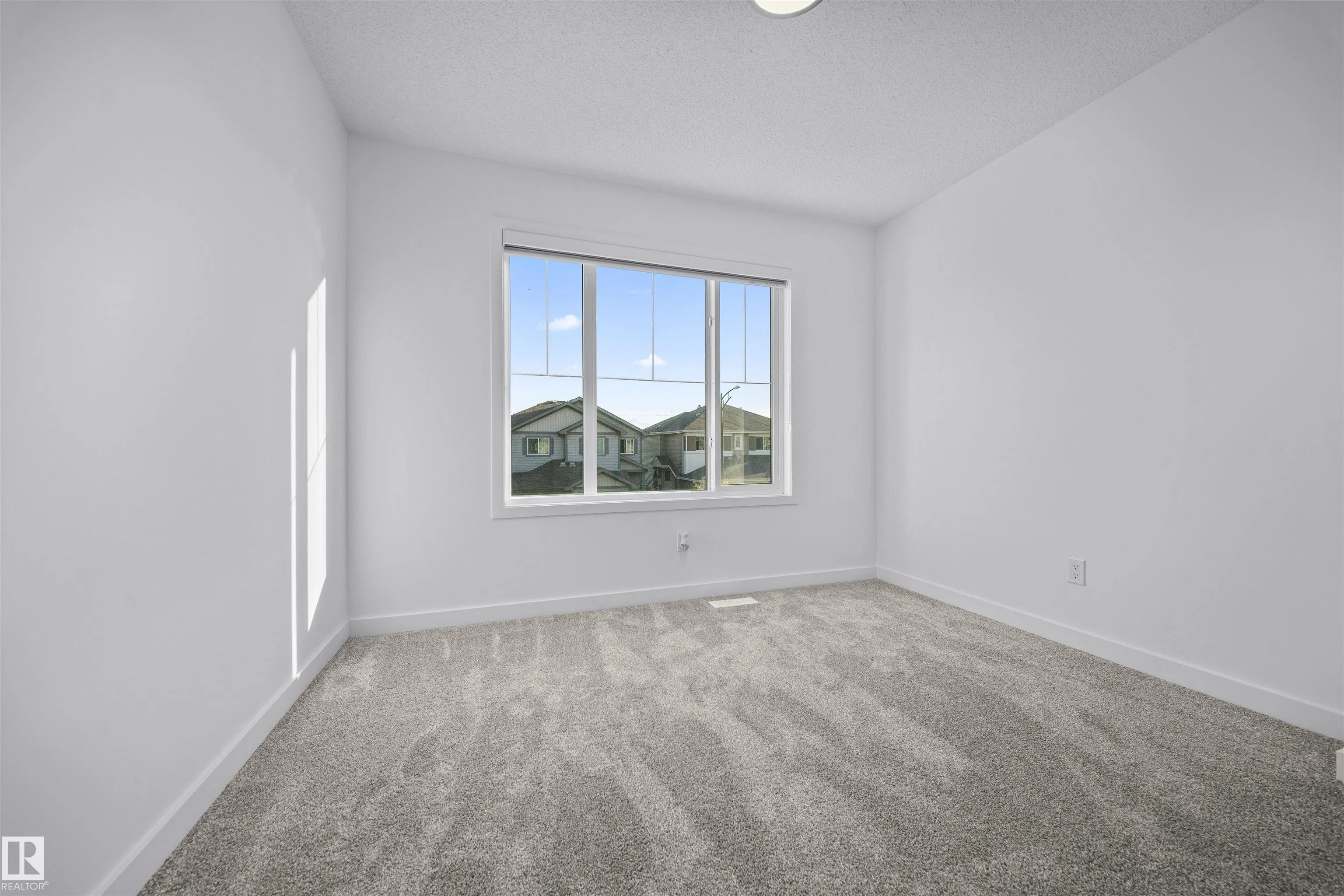 1512 26 Avenue