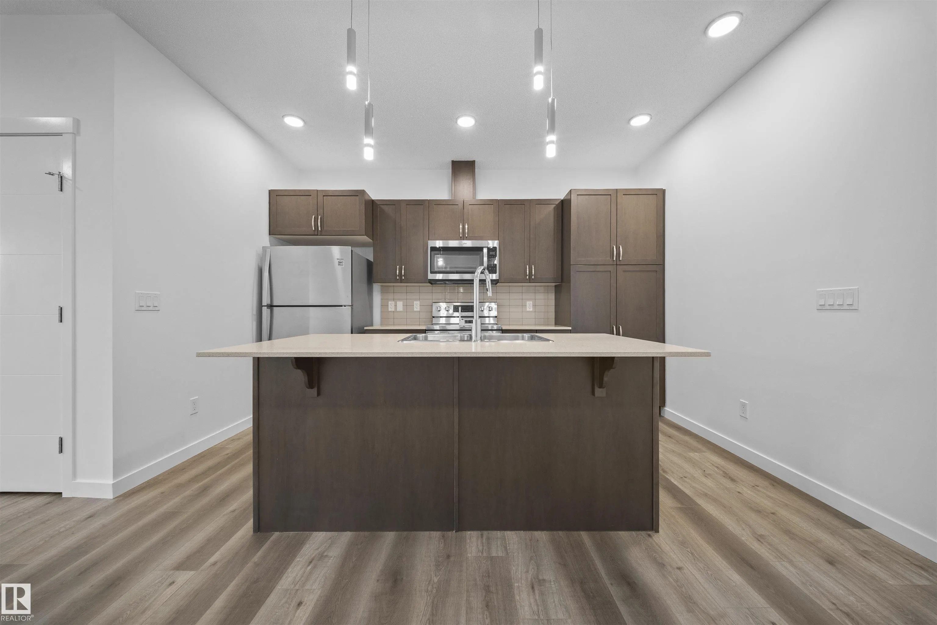 1512 26 Avenue