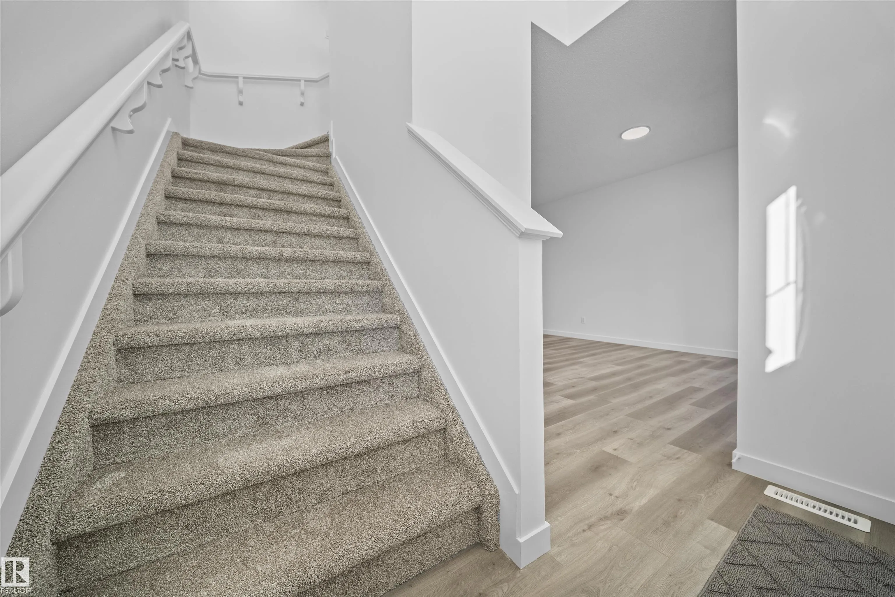 1512 26 Avenue