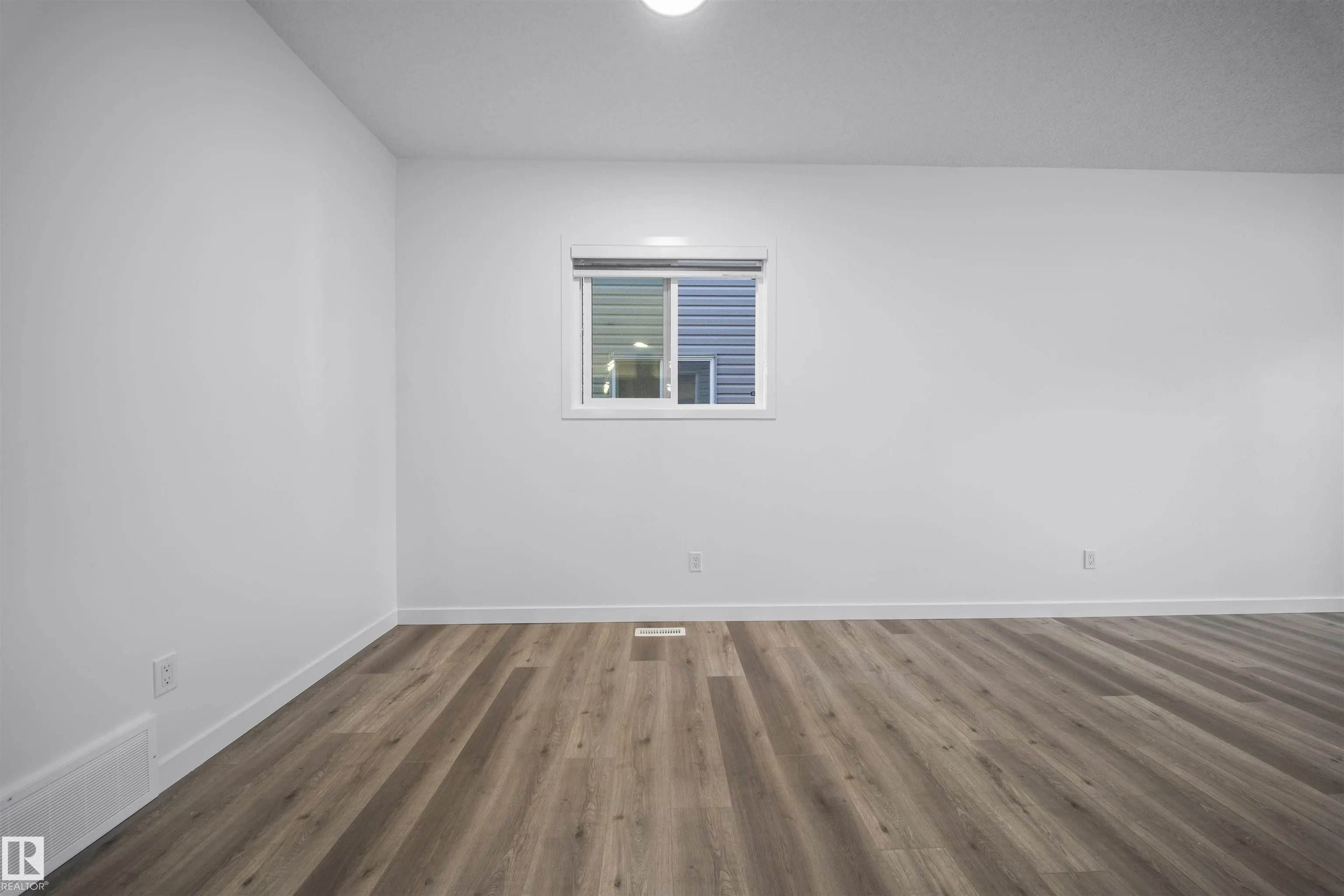 1512 26 Avenue