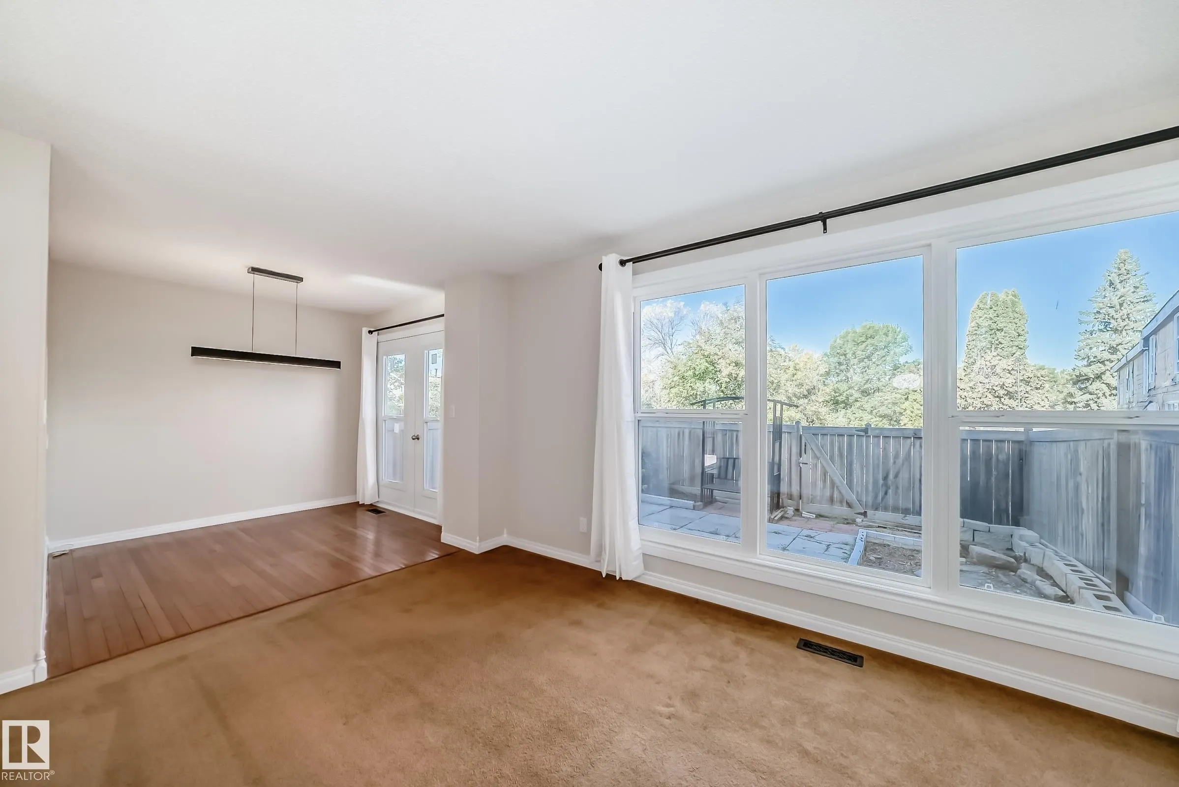 307 GRANDIN Village