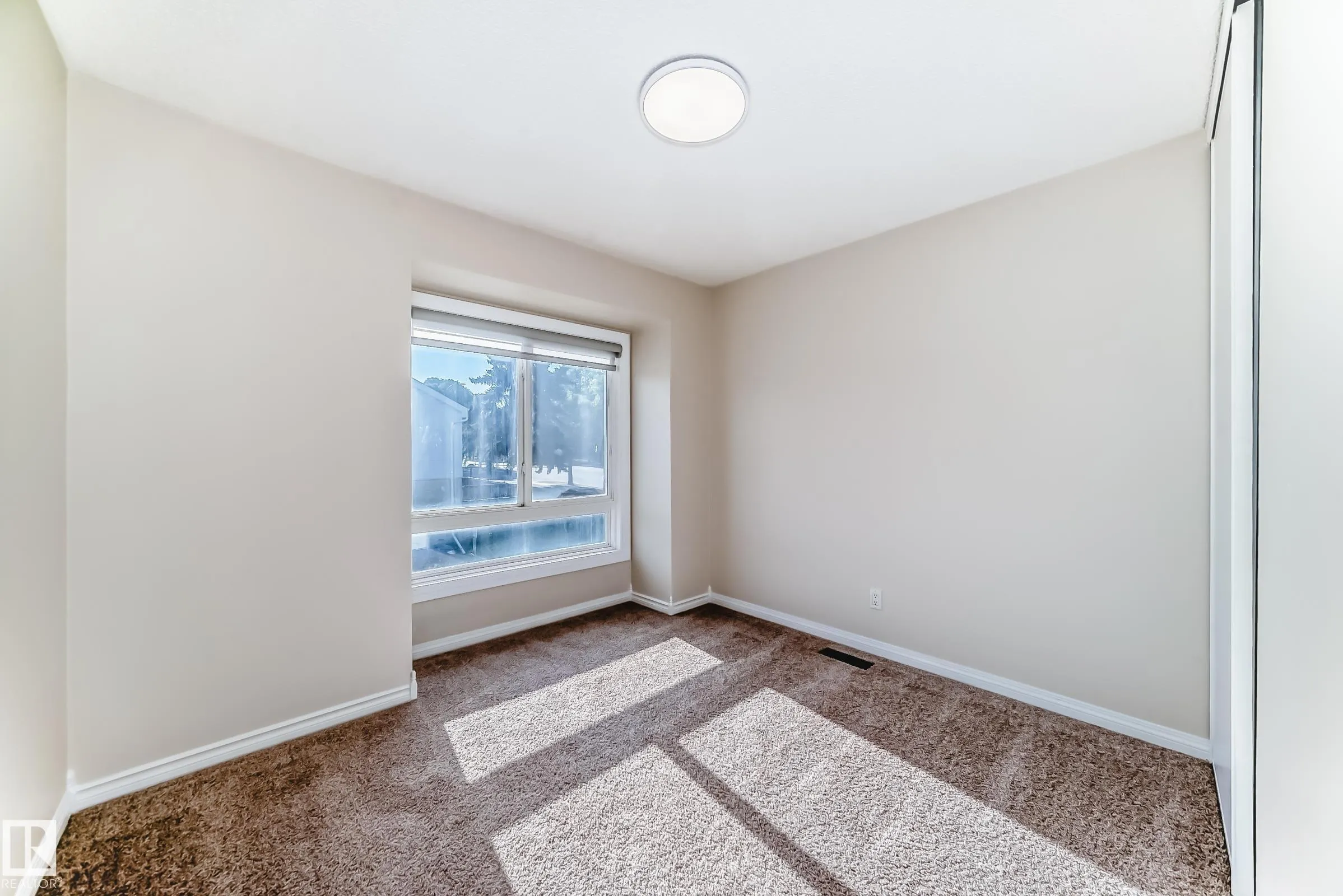307 GRANDIN Village