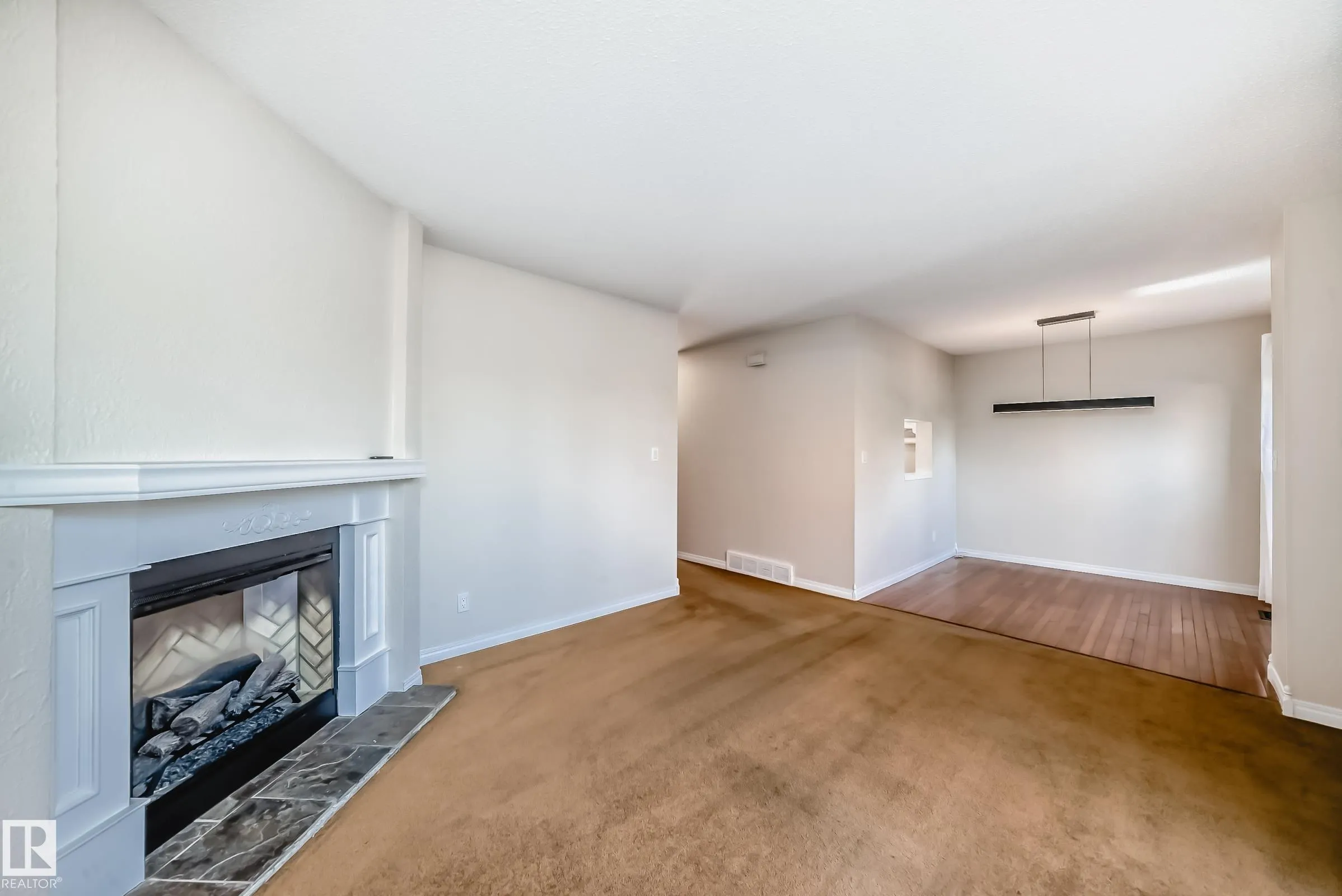 307 GRANDIN Village