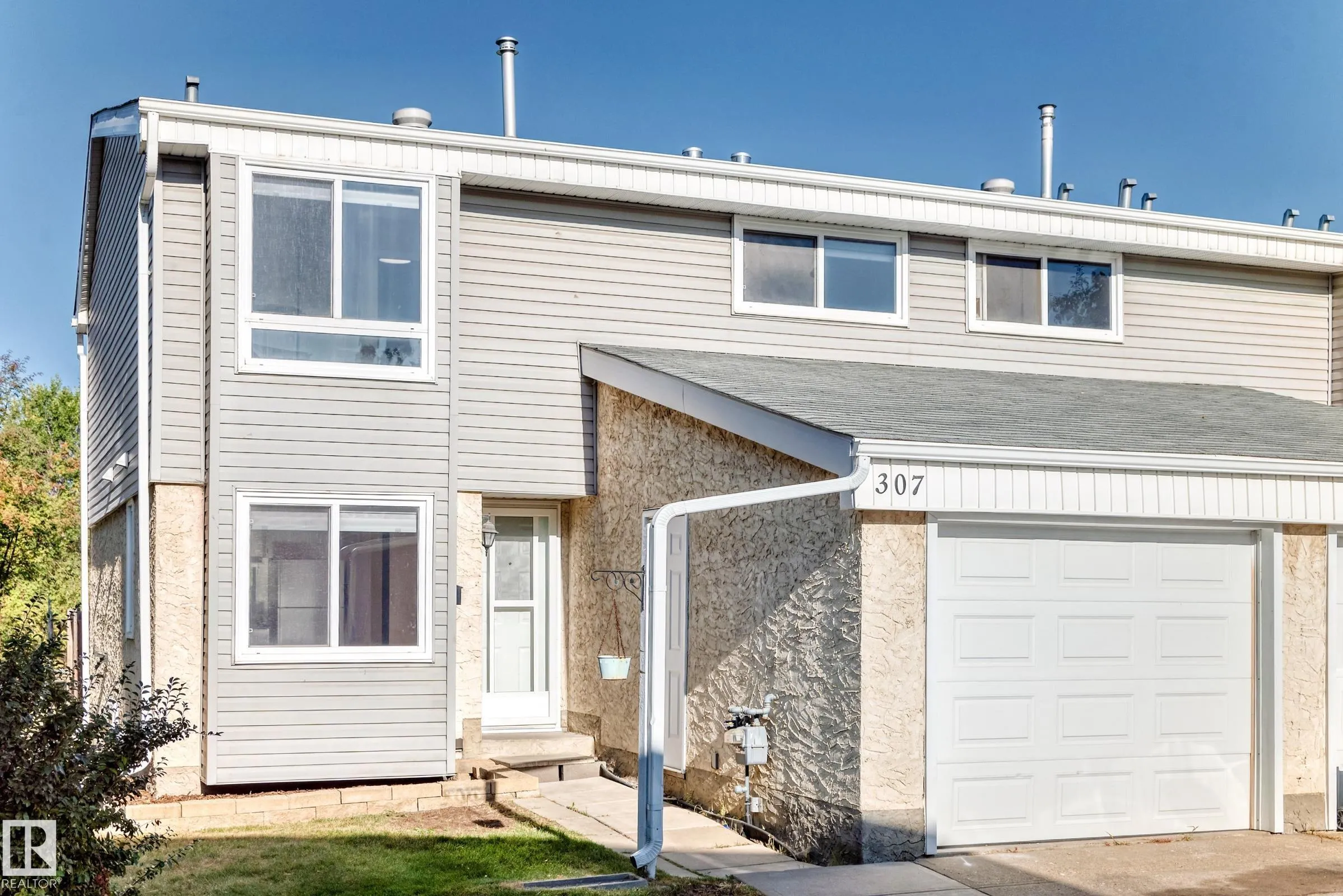 307 GRANDIN Village