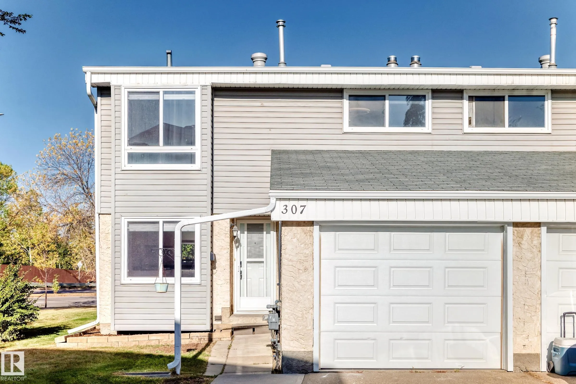 307 GRANDIN Village