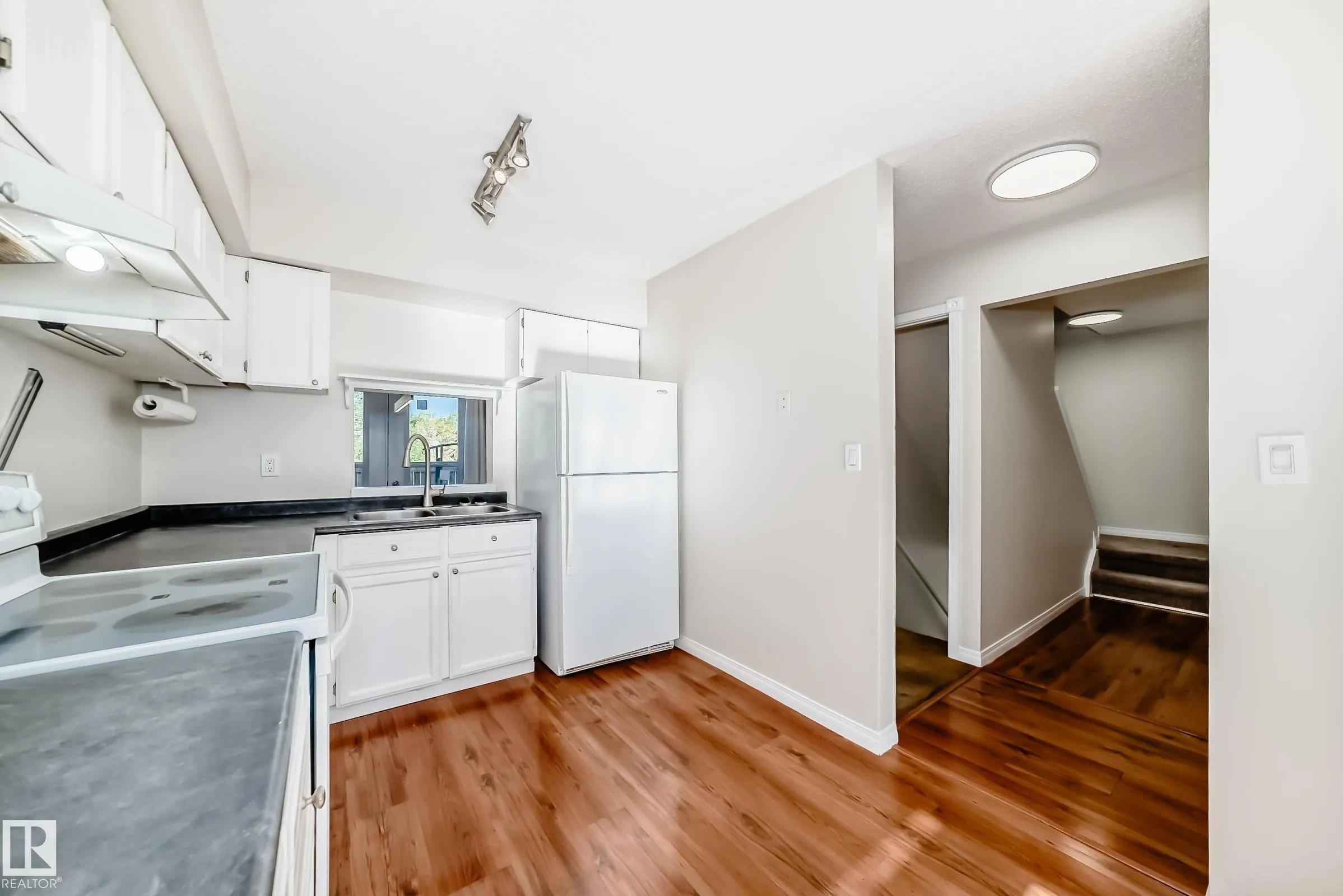 307 GRANDIN Village