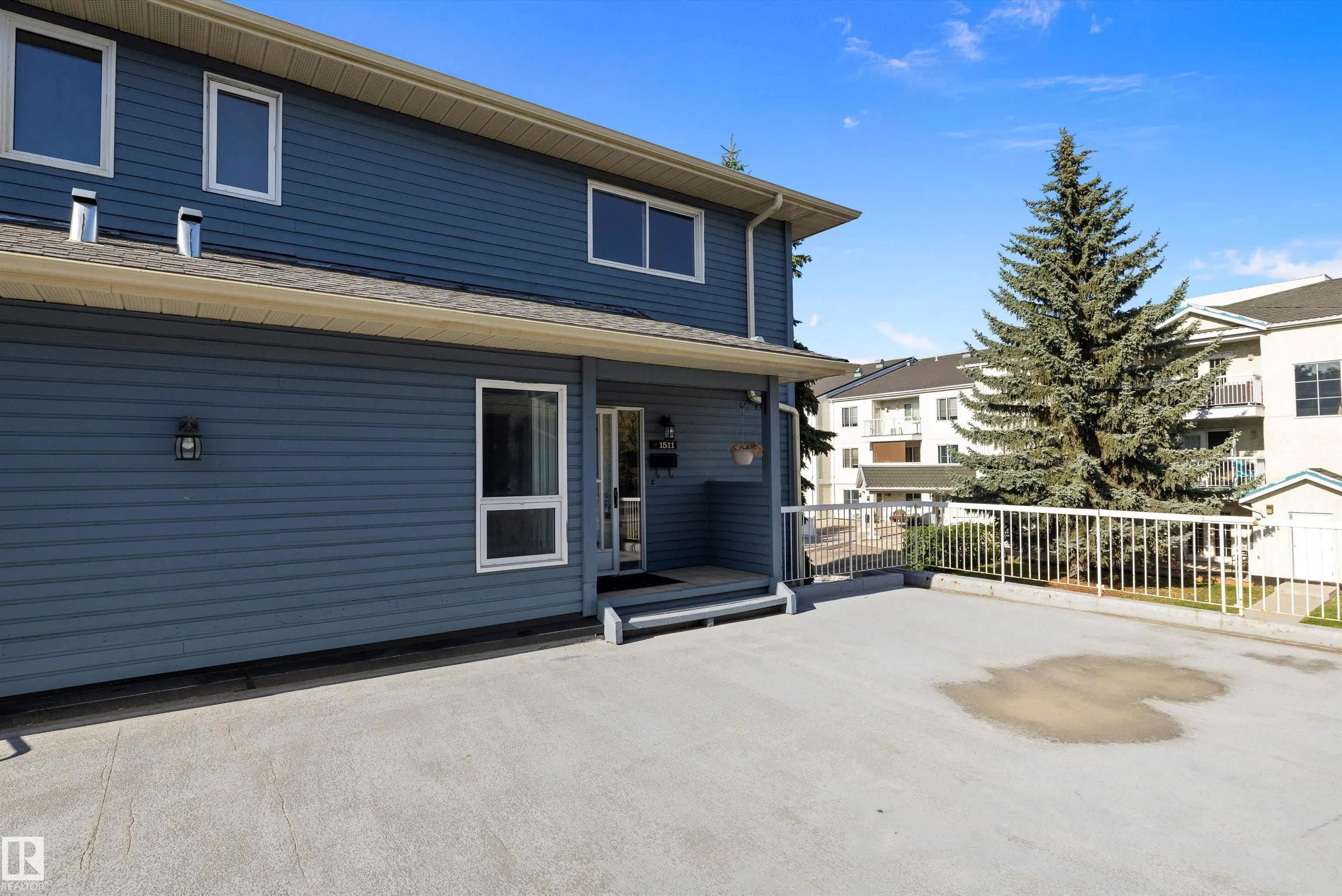 1511 LAKESIDE Green