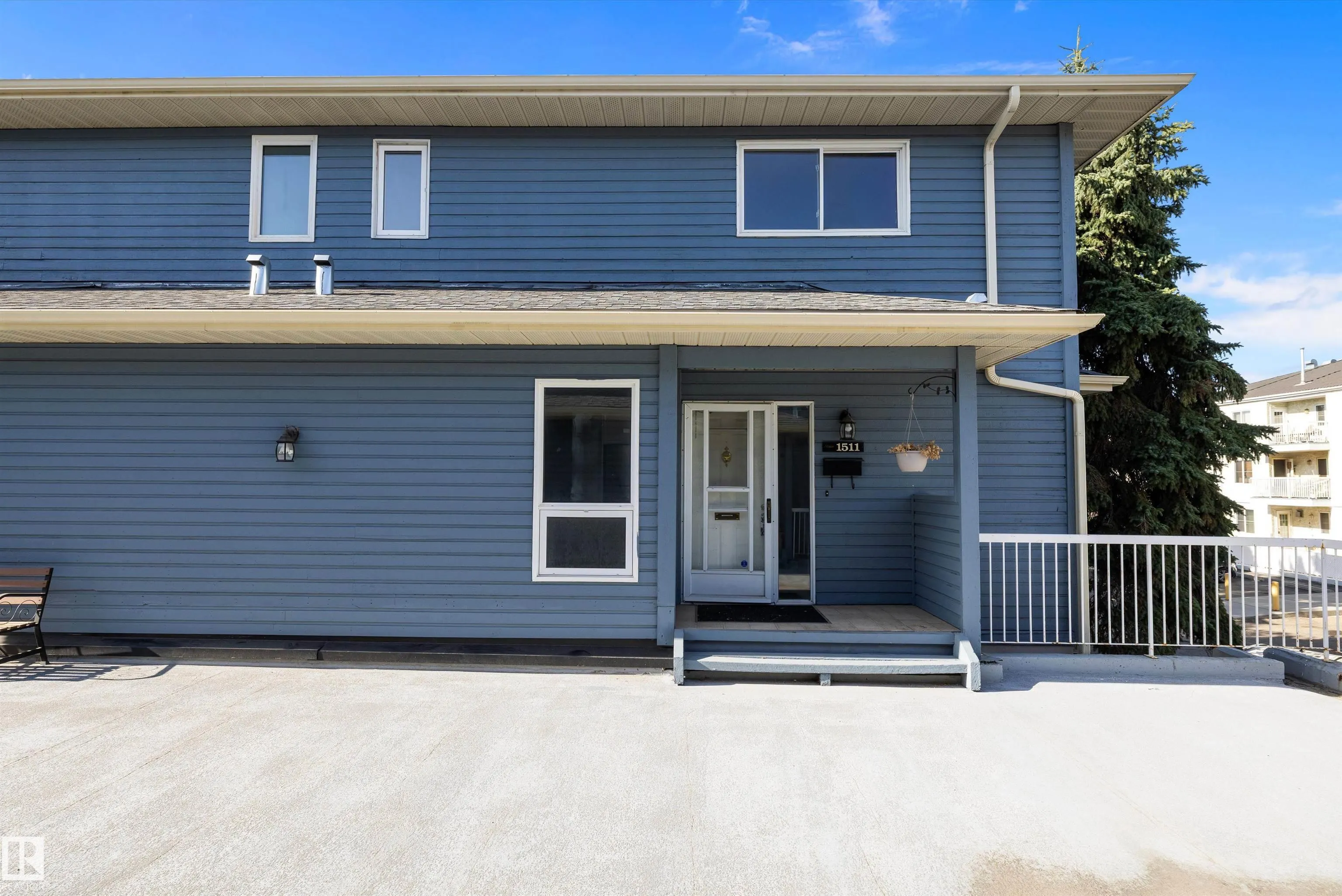 1511 LAKESIDE Green