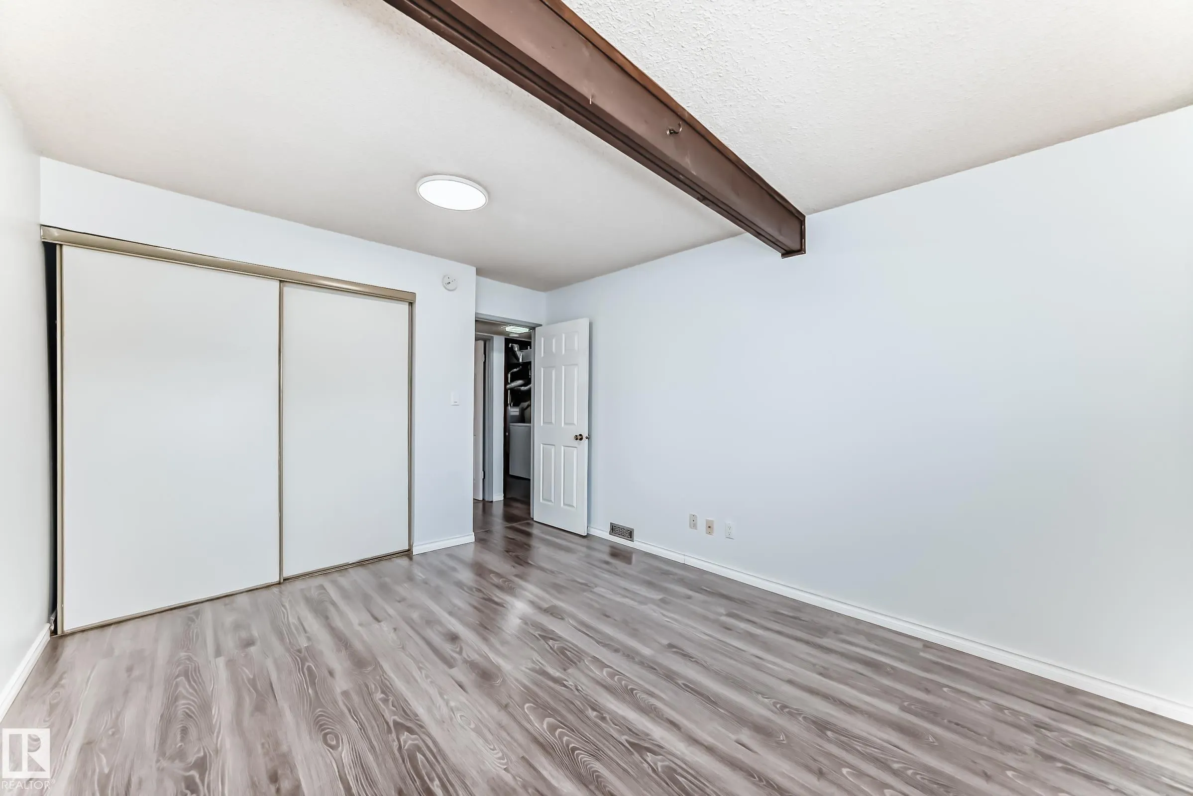 8 NORTHWOODS Village