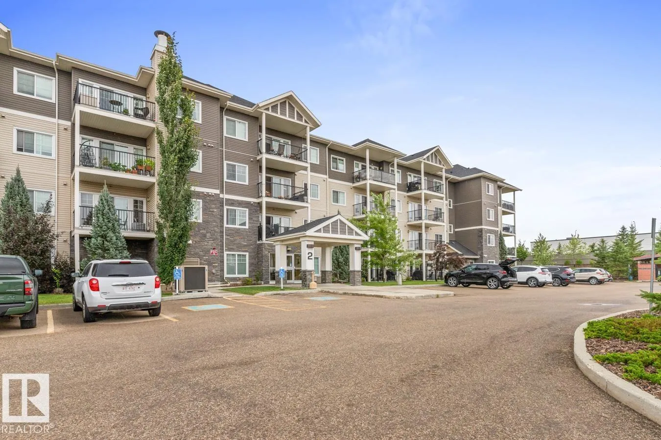 2 AUGUSTINE Crescent