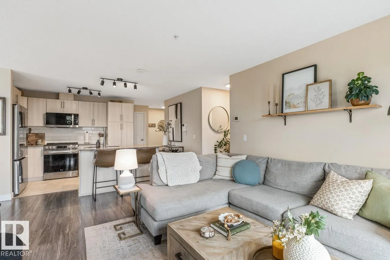 2 AUGUSTINE Crescent