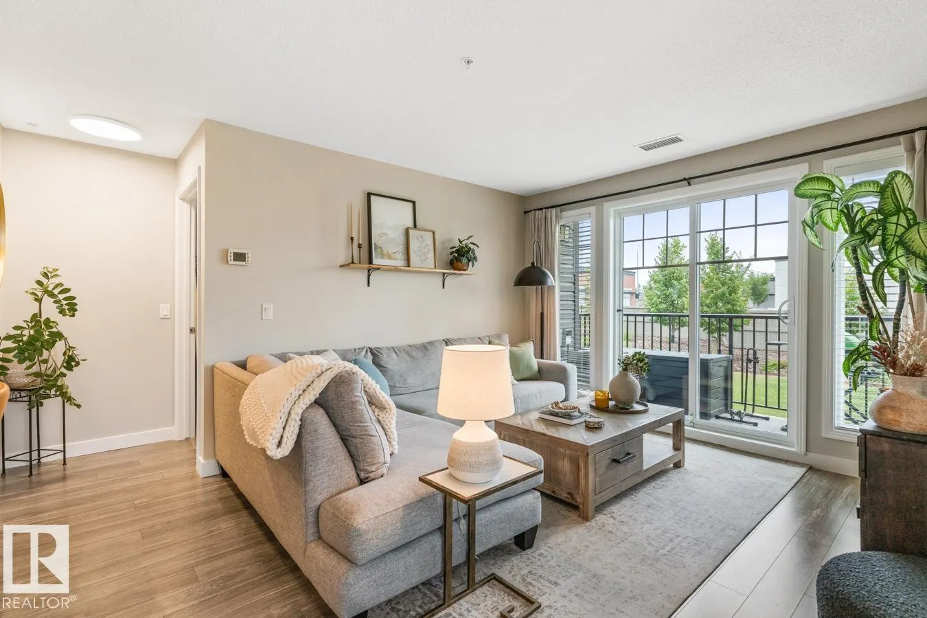 2 AUGUSTINE Crescent