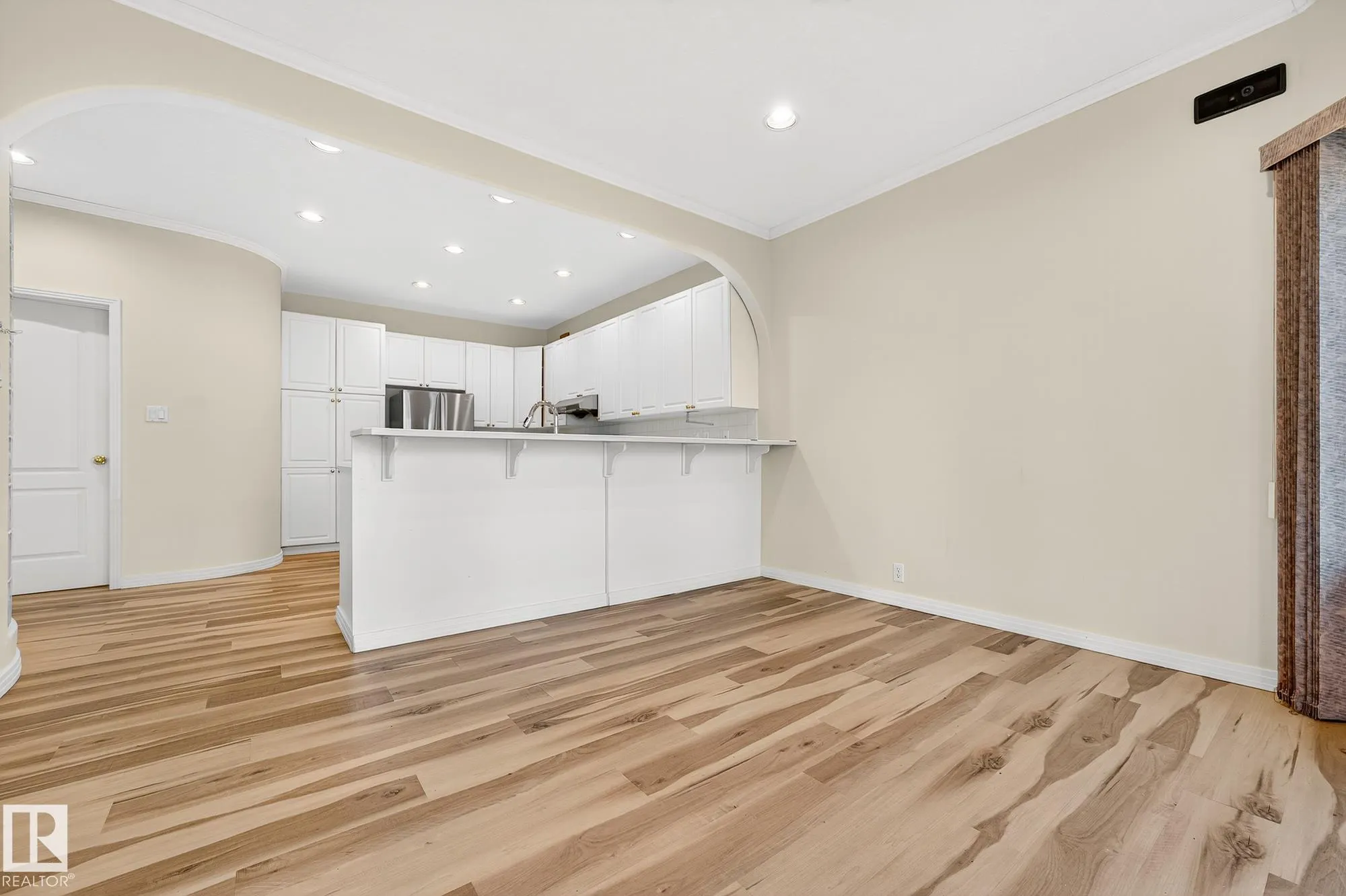 106 FARNELL Close