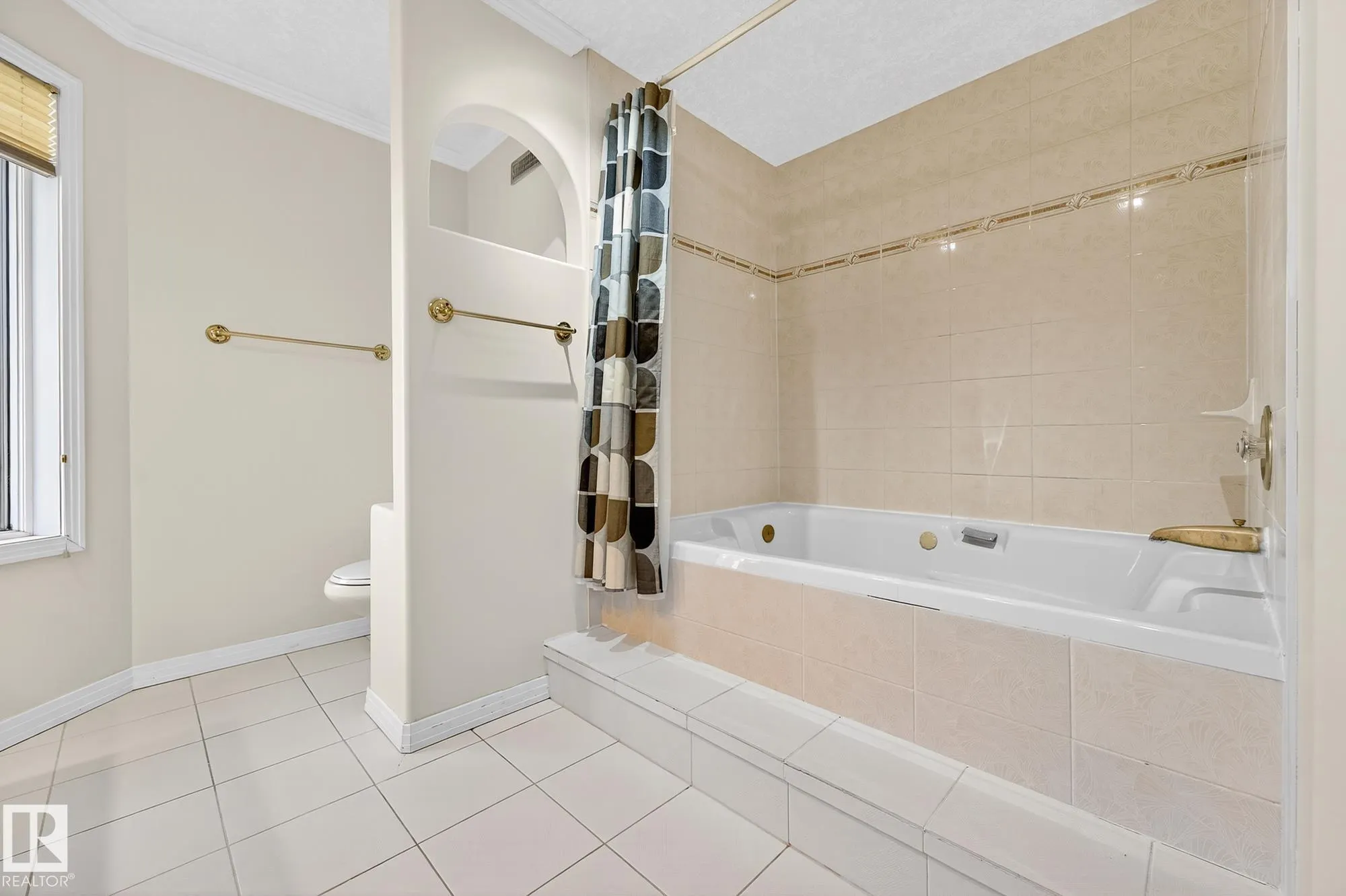 106 FARNELL Close
