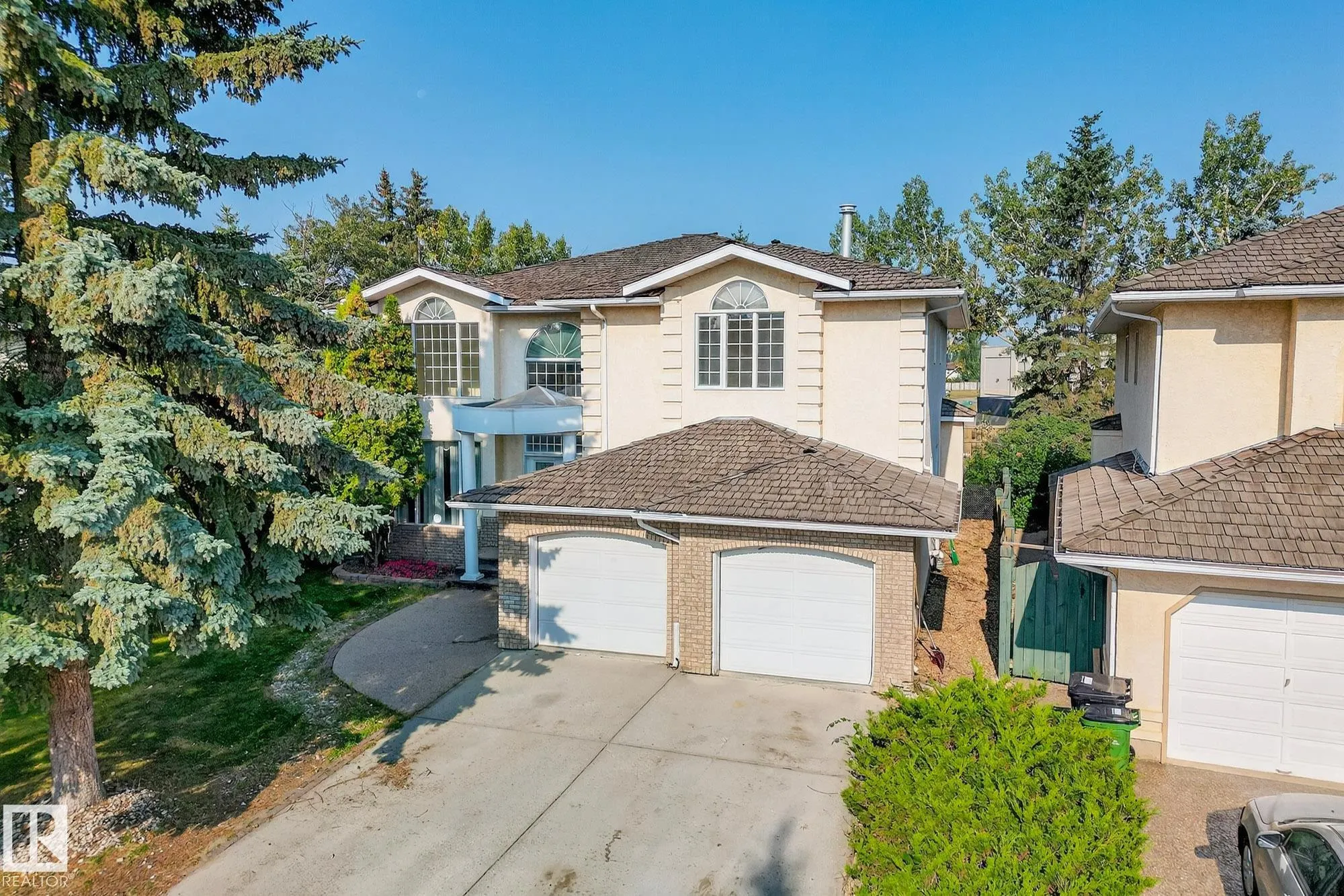 106 FARNELL Close
