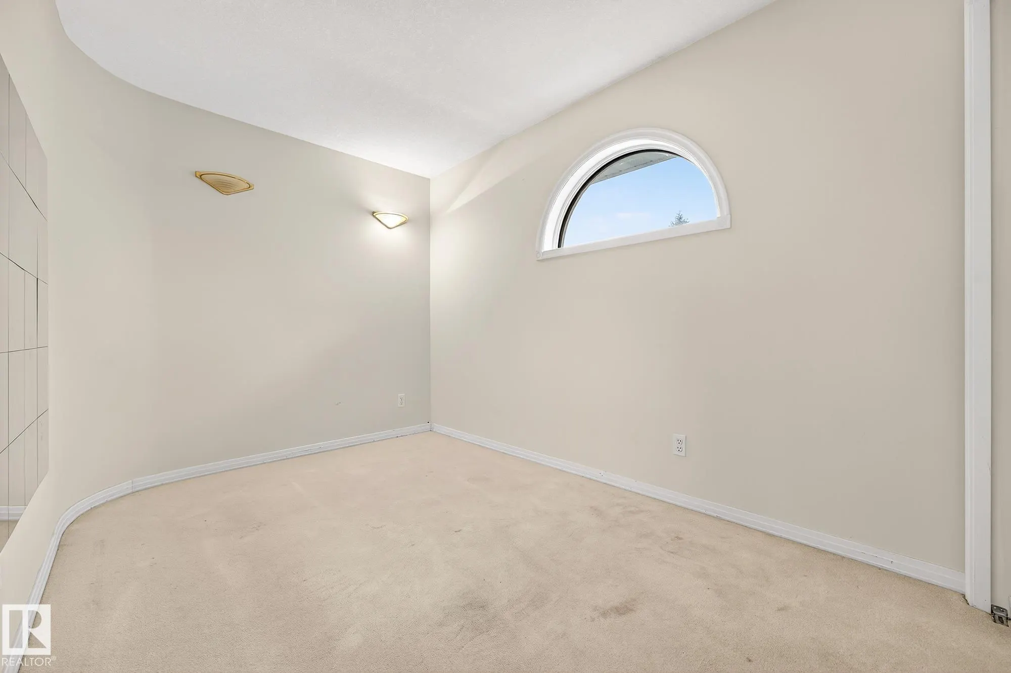 106 FARNELL Close