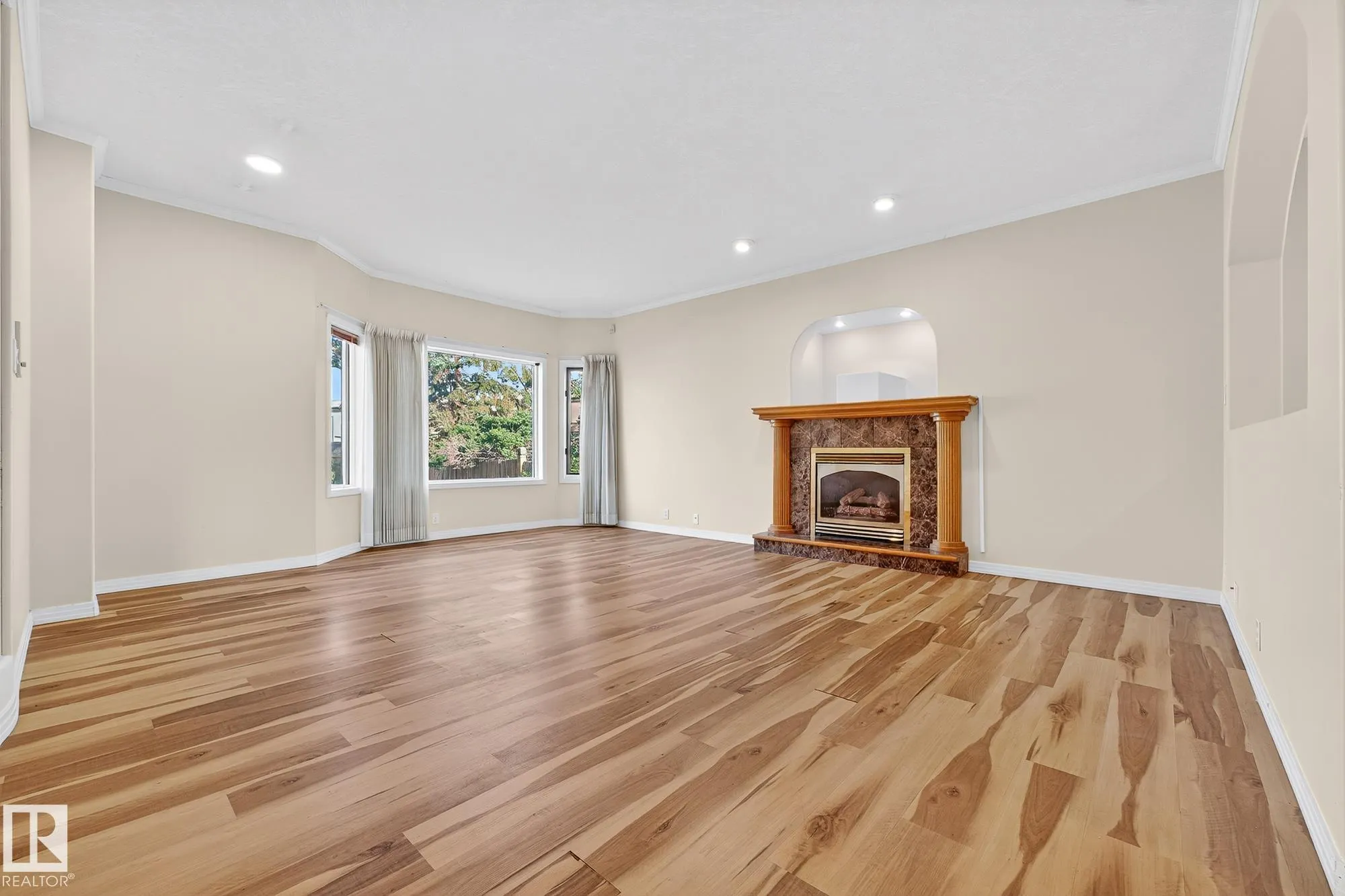 106 FARNELL Close