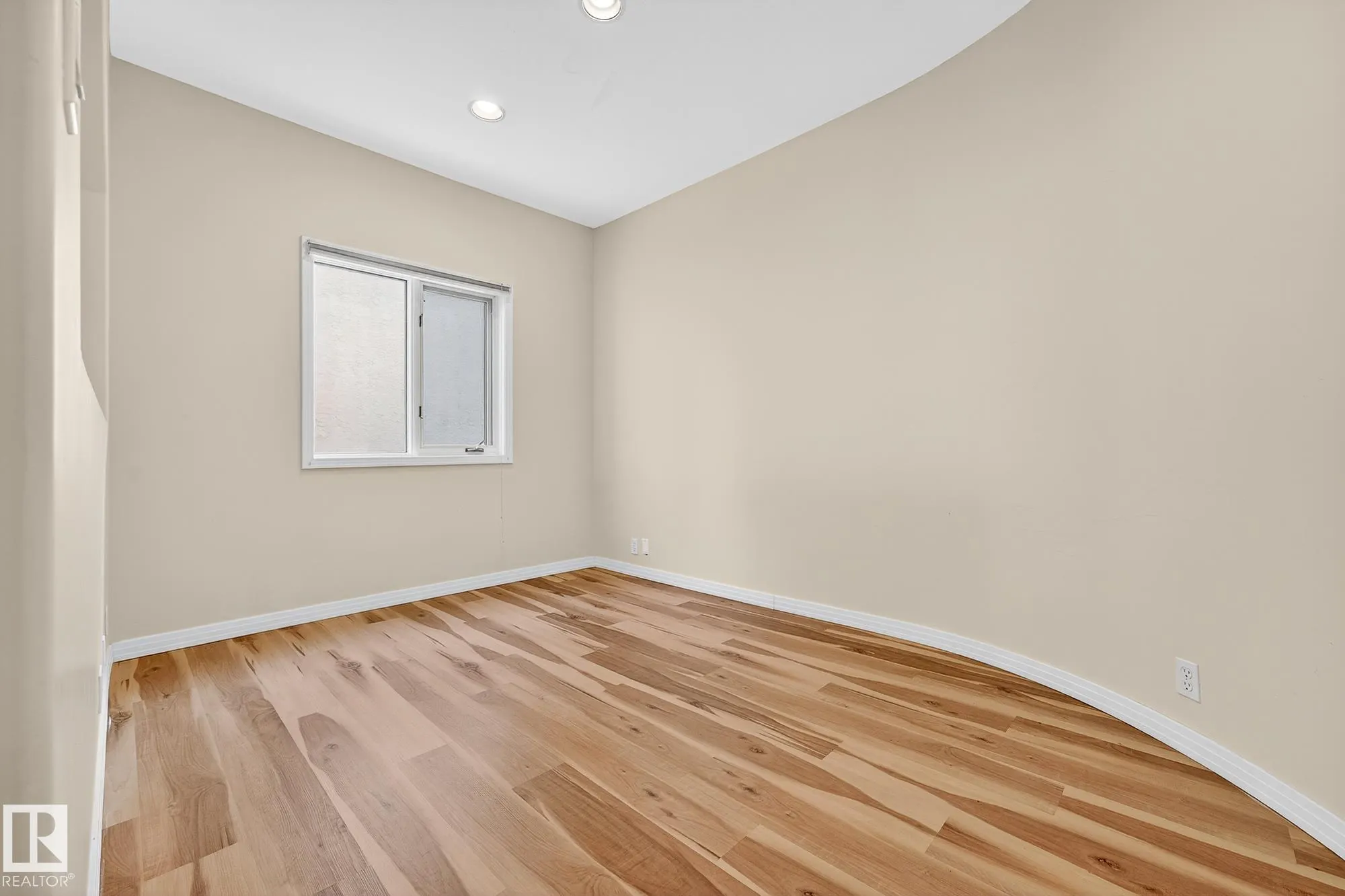 106 FARNELL Close