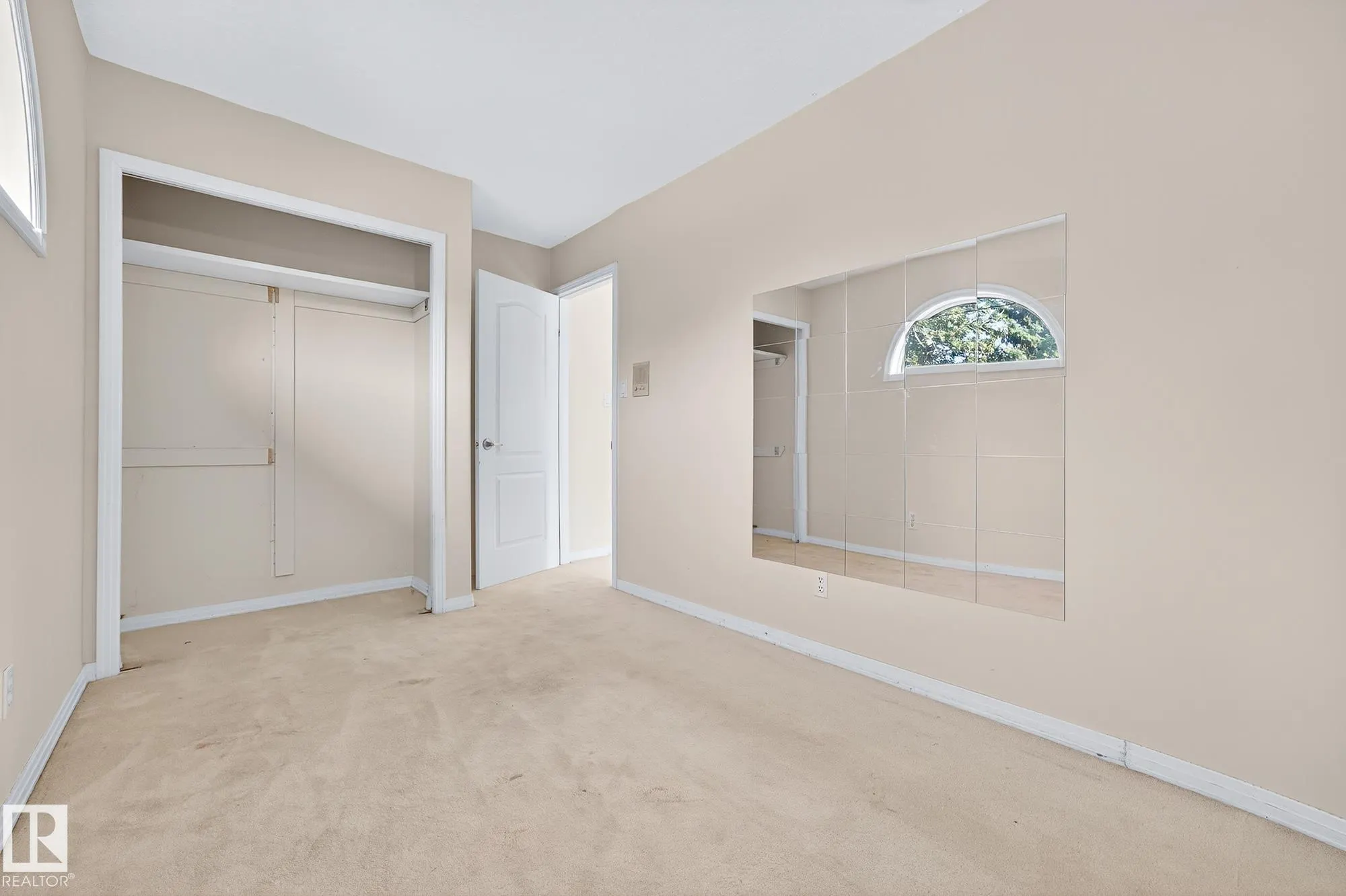 106 FARNELL Close