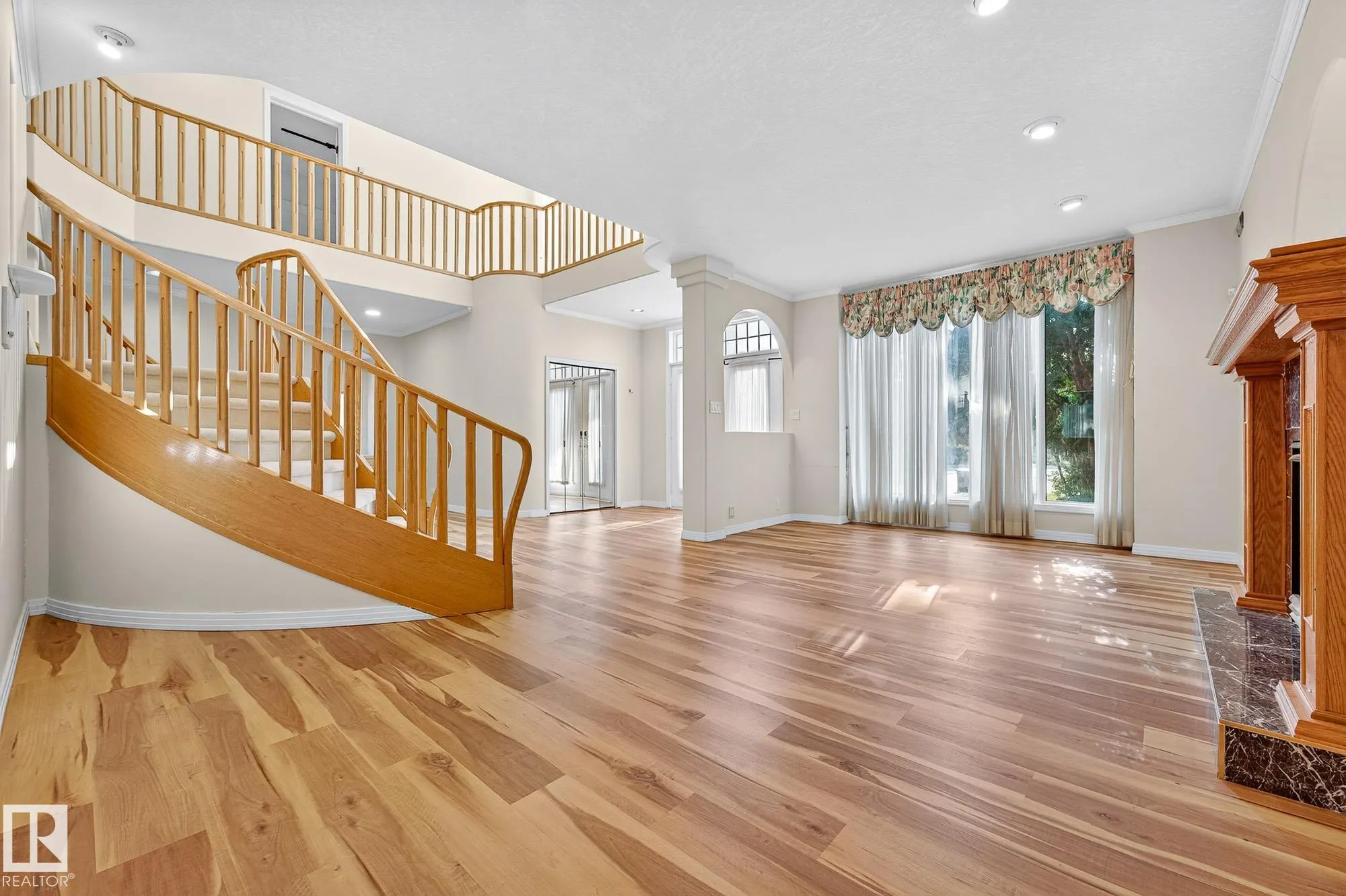 106 FARNELL Close