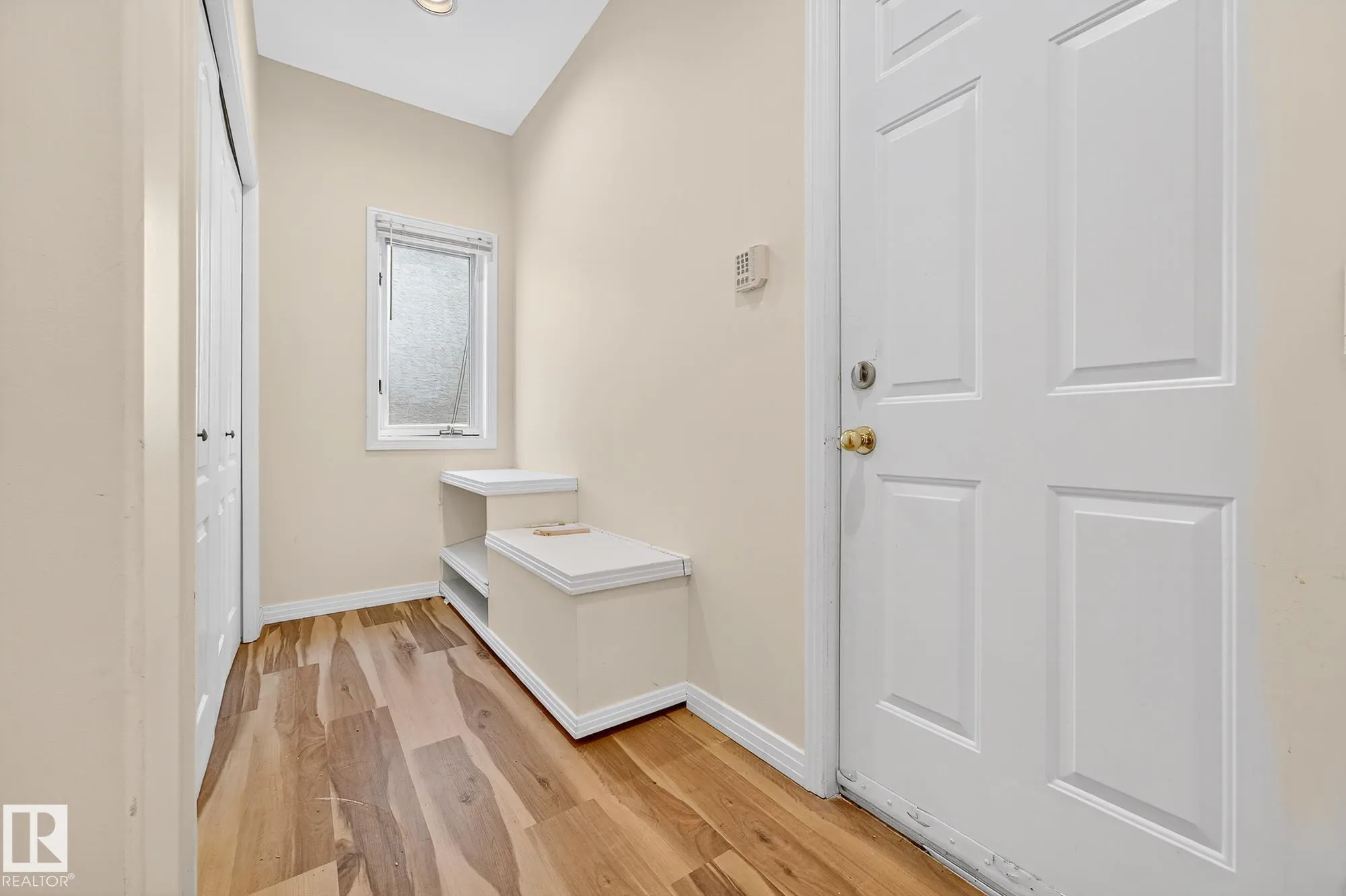 106 FARNELL Close