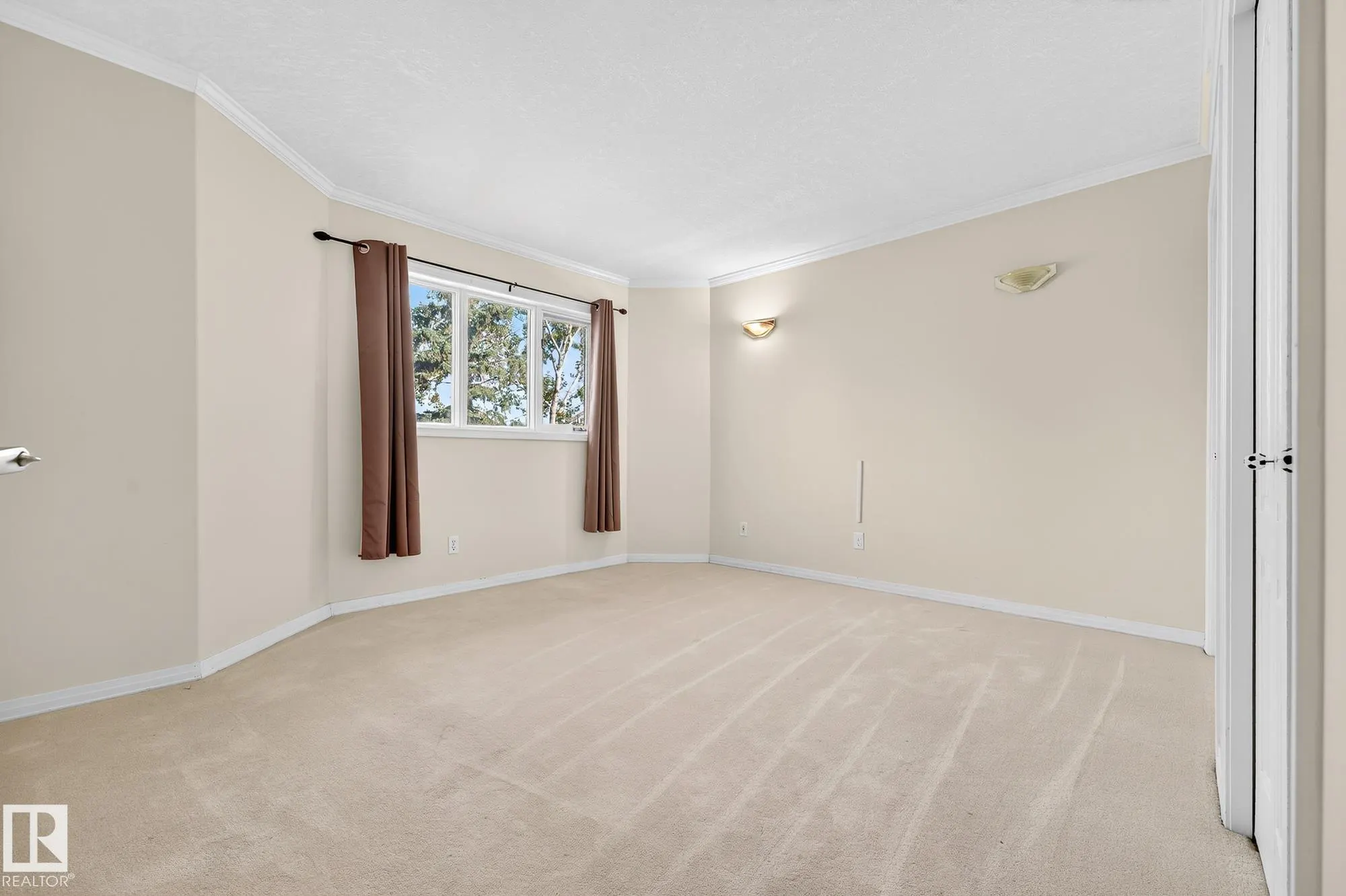 106 FARNELL Close