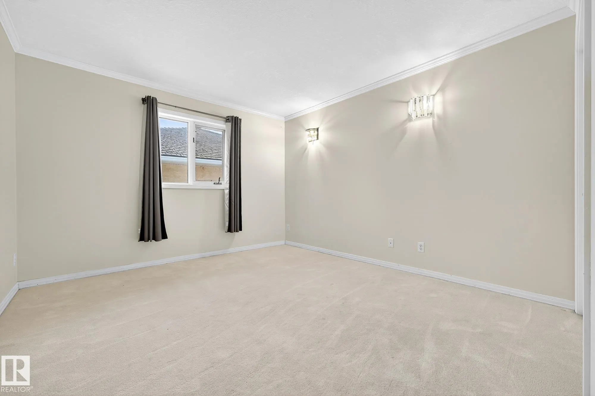 106 FARNELL Close