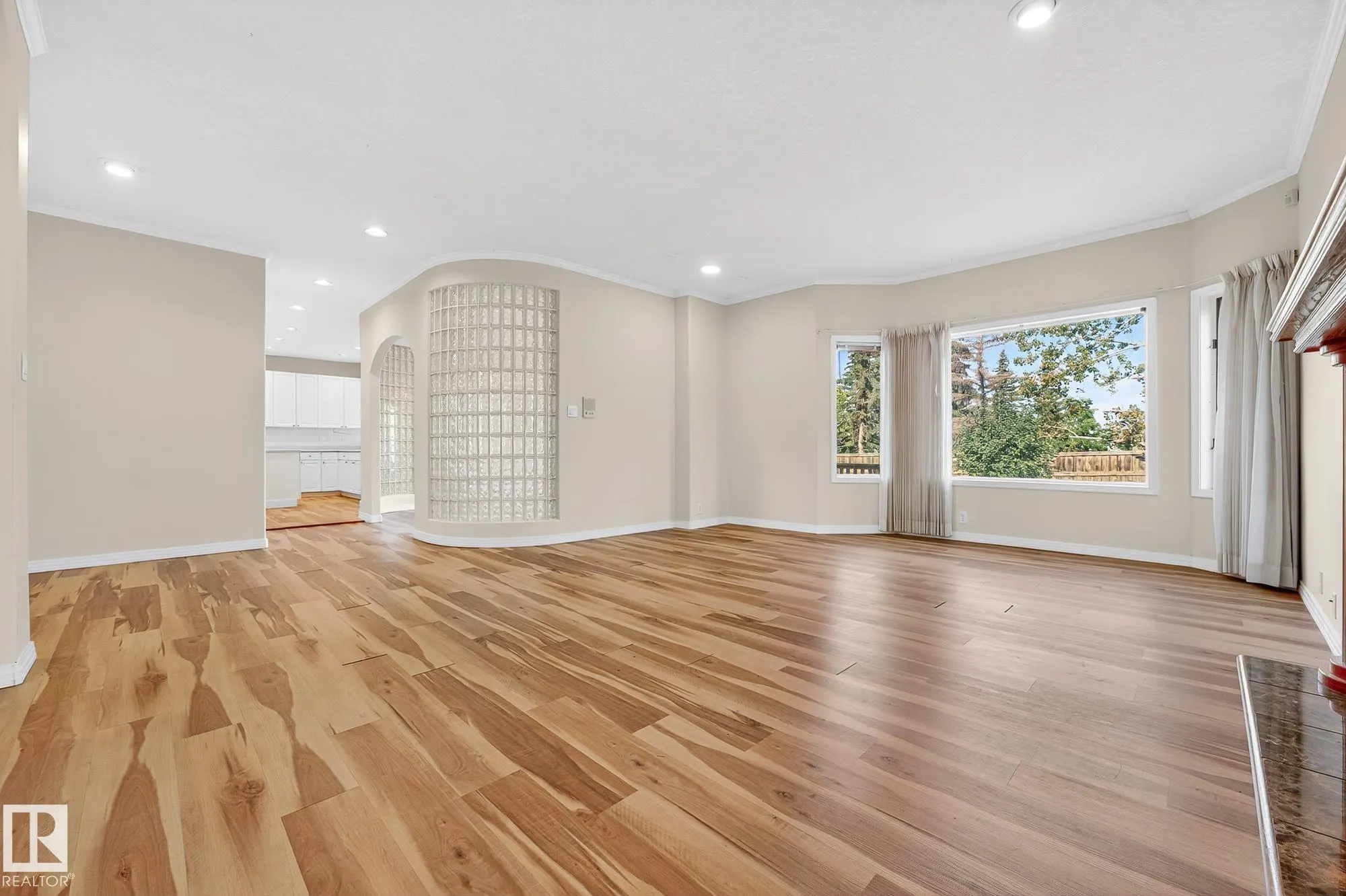 106 FARNELL Close