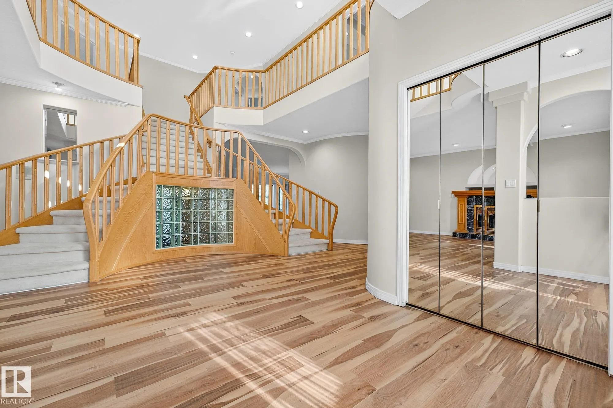 106 FARNELL Close