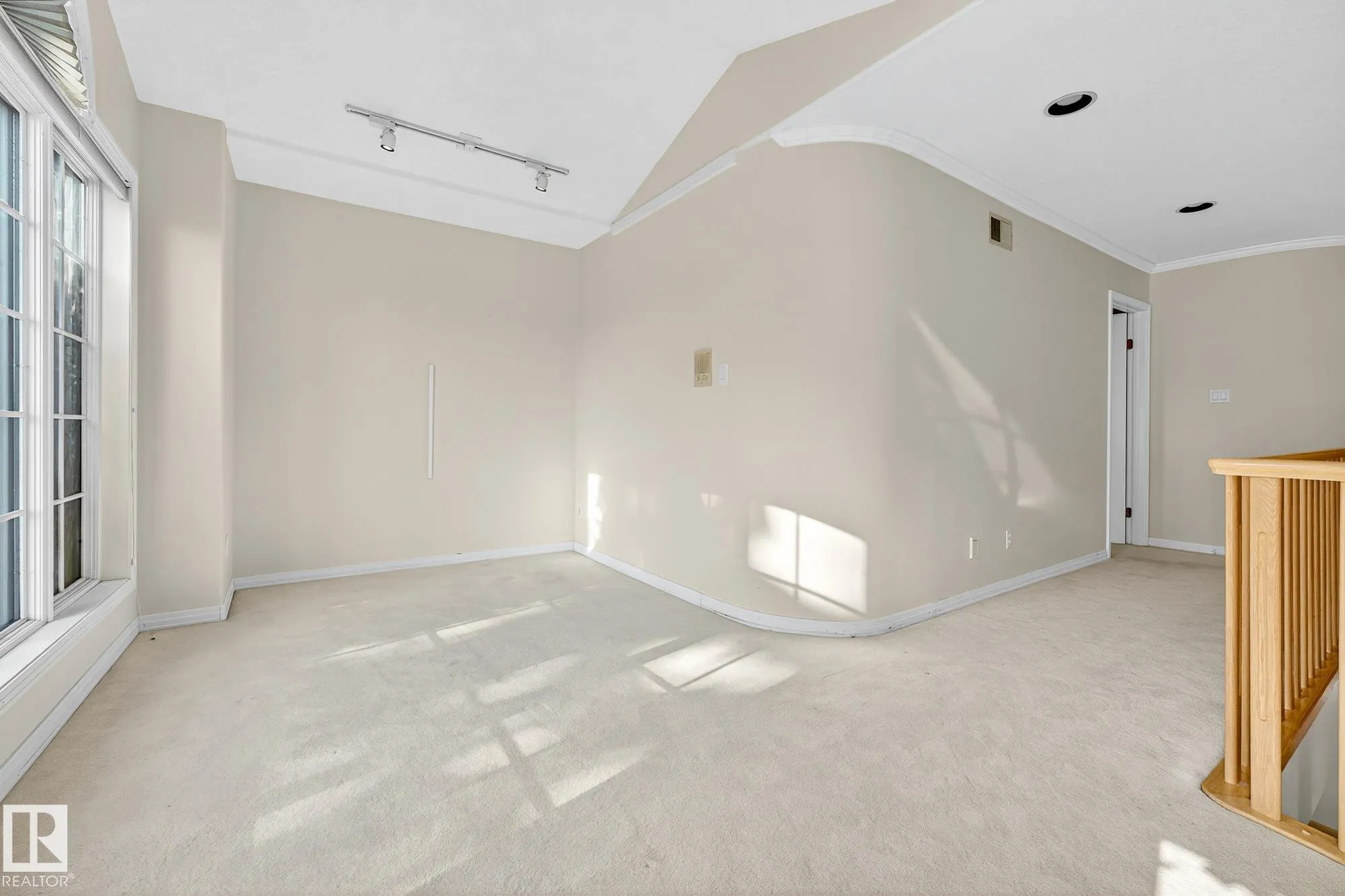 106 FARNELL Close