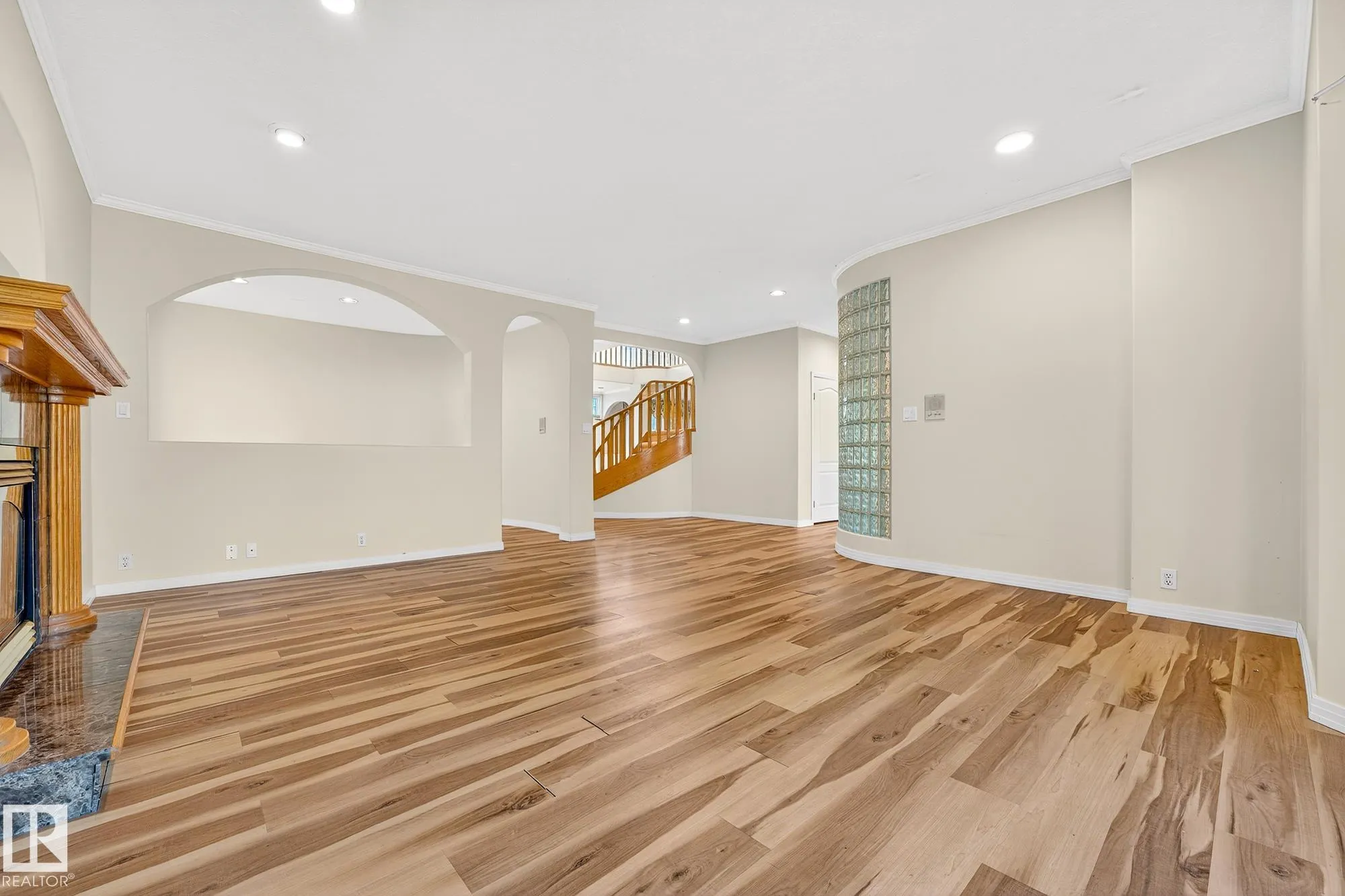 106 FARNELL Close