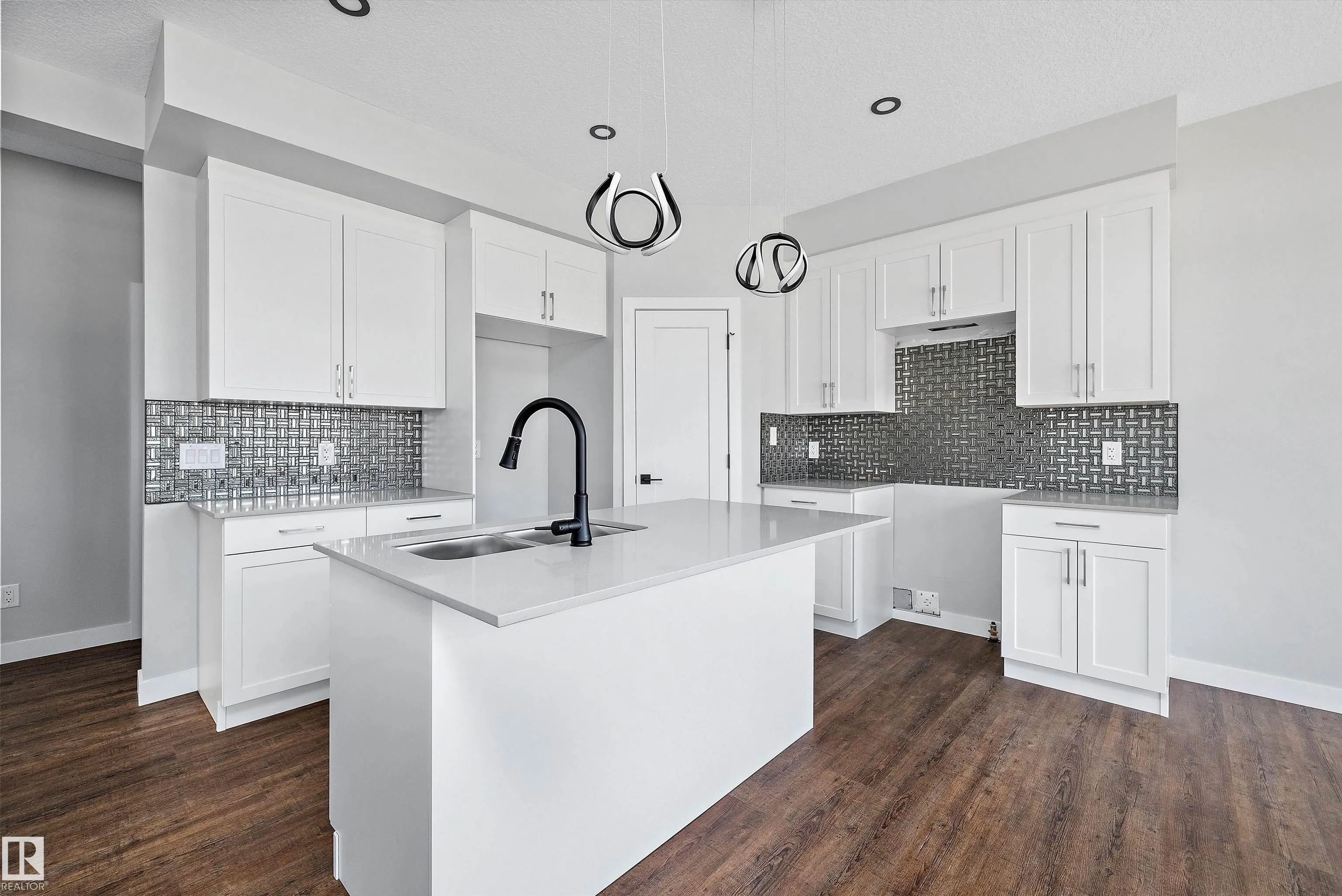 72 MAPLE Crescent