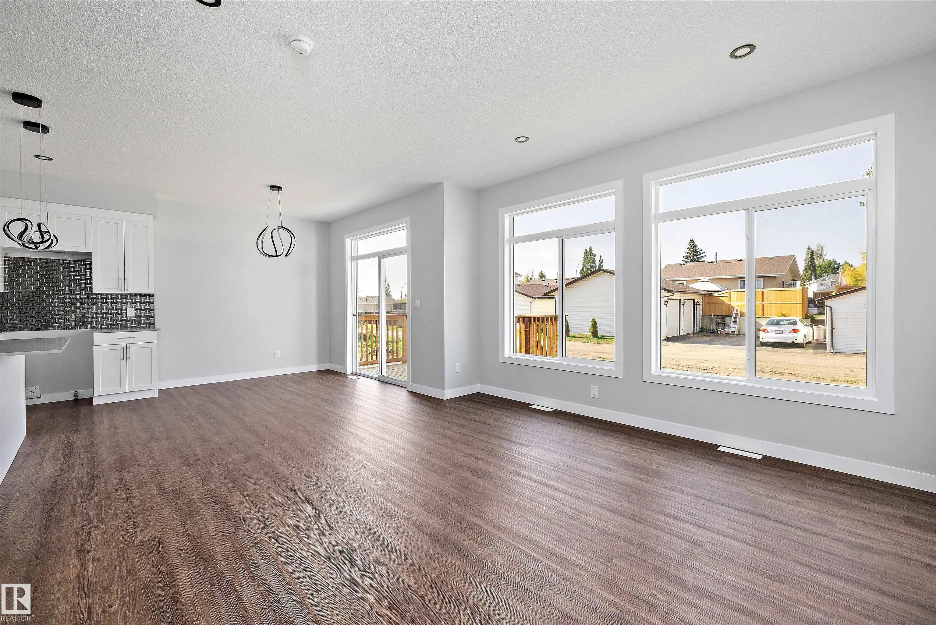 72 MAPLE Crescent