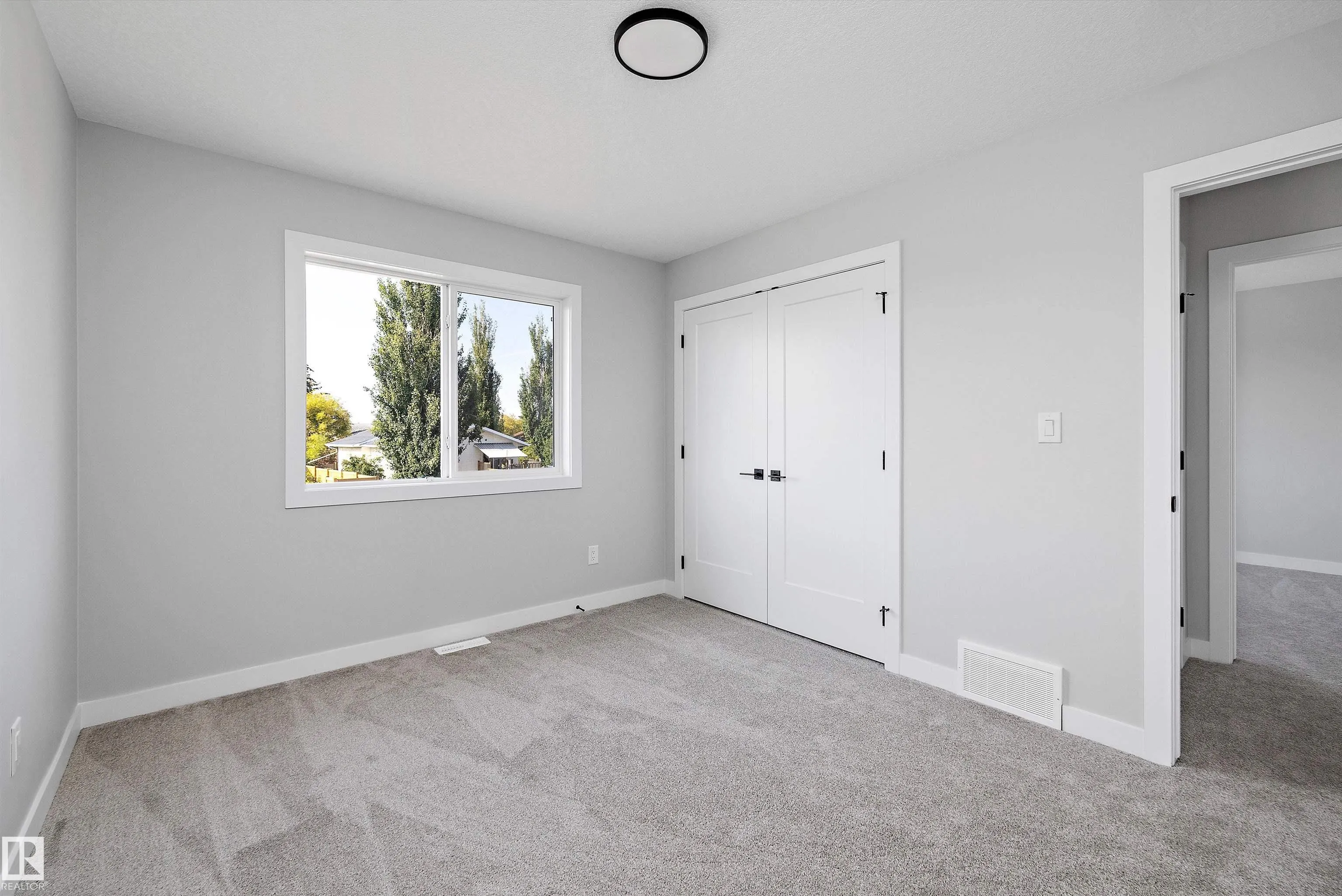 72 MAPLE Crescent