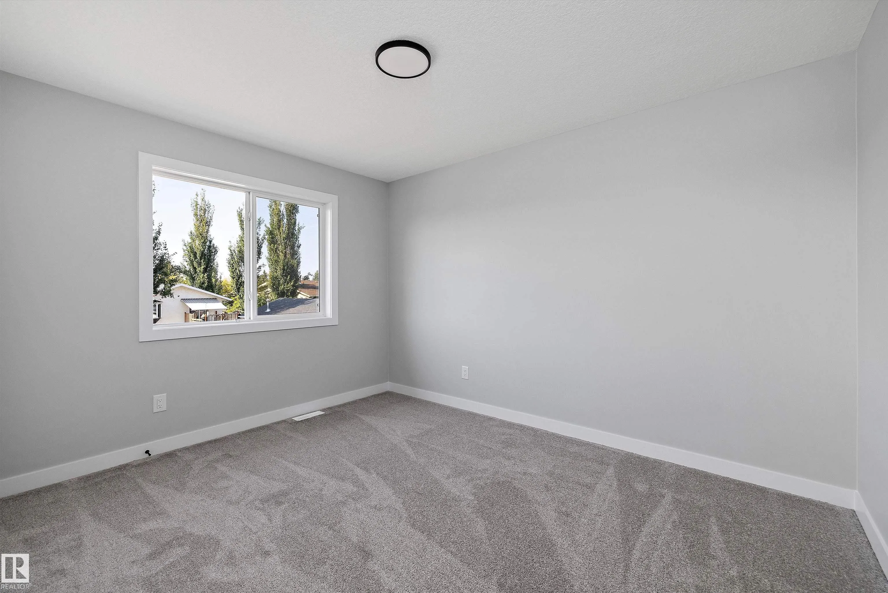 72 MAPLE Crescent