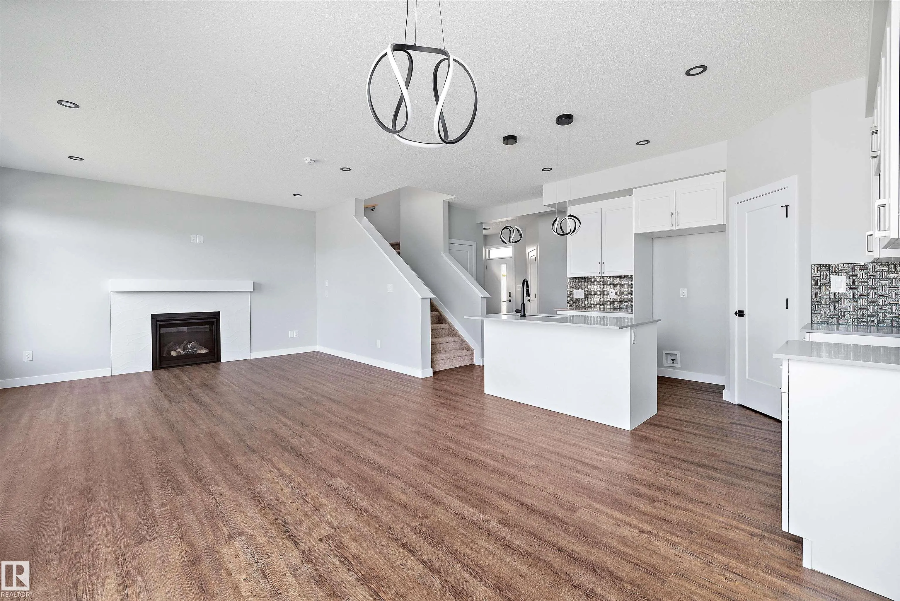 72 MAPLE Crescent