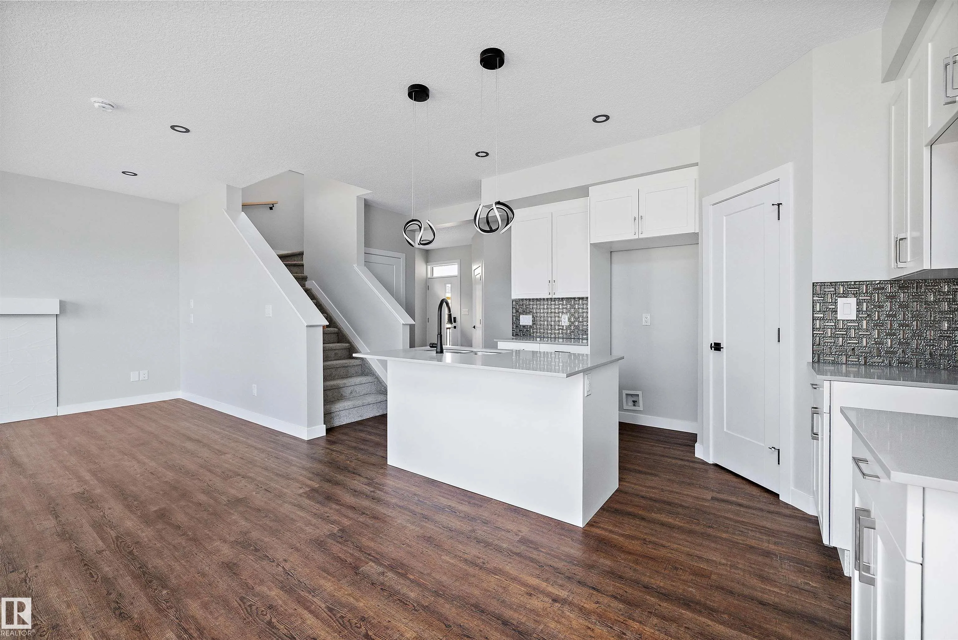 72 MAPLE Crescent
